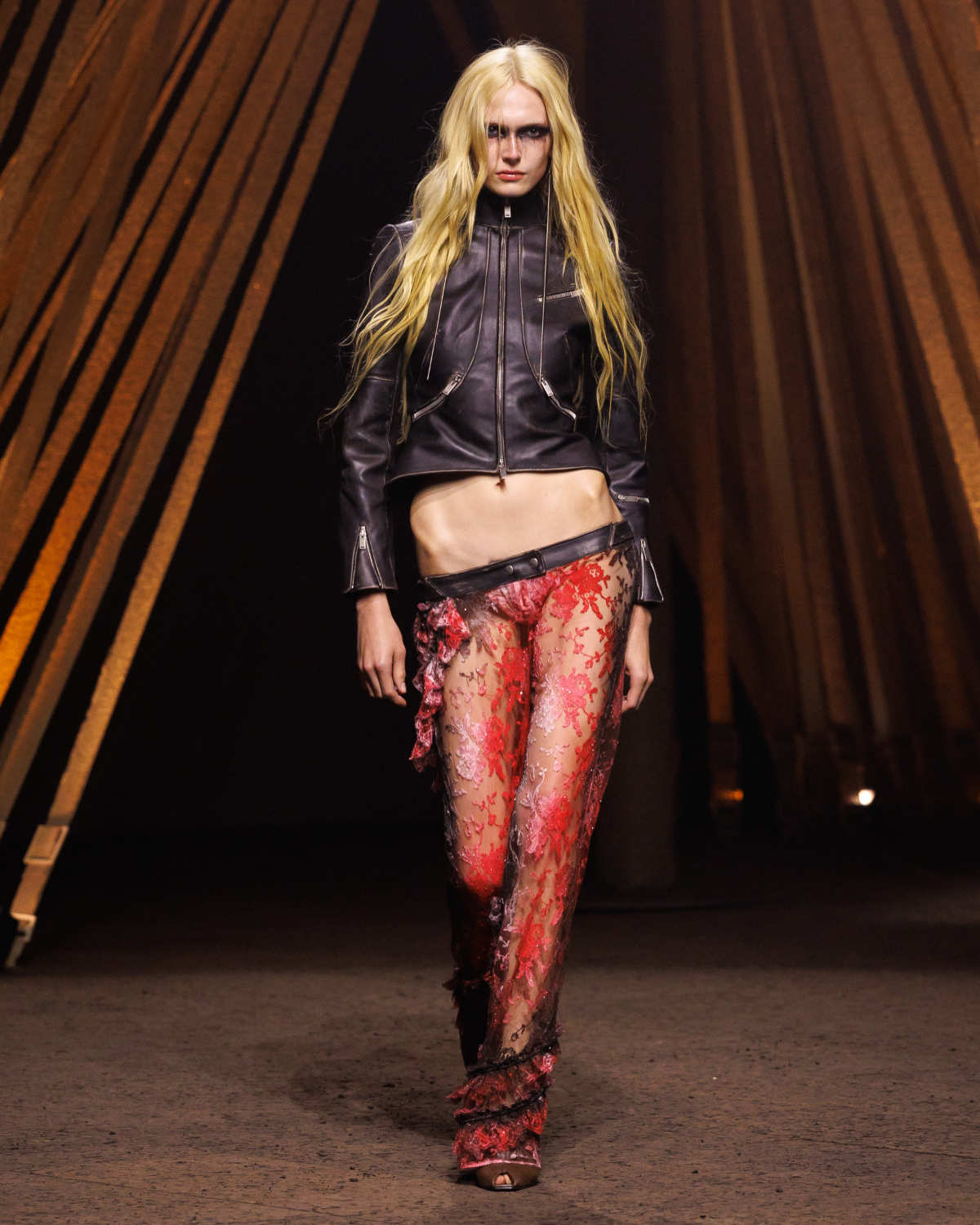 McQueen Spring Summer 2026: Primal Elegance And Avant-Garde Tailoring