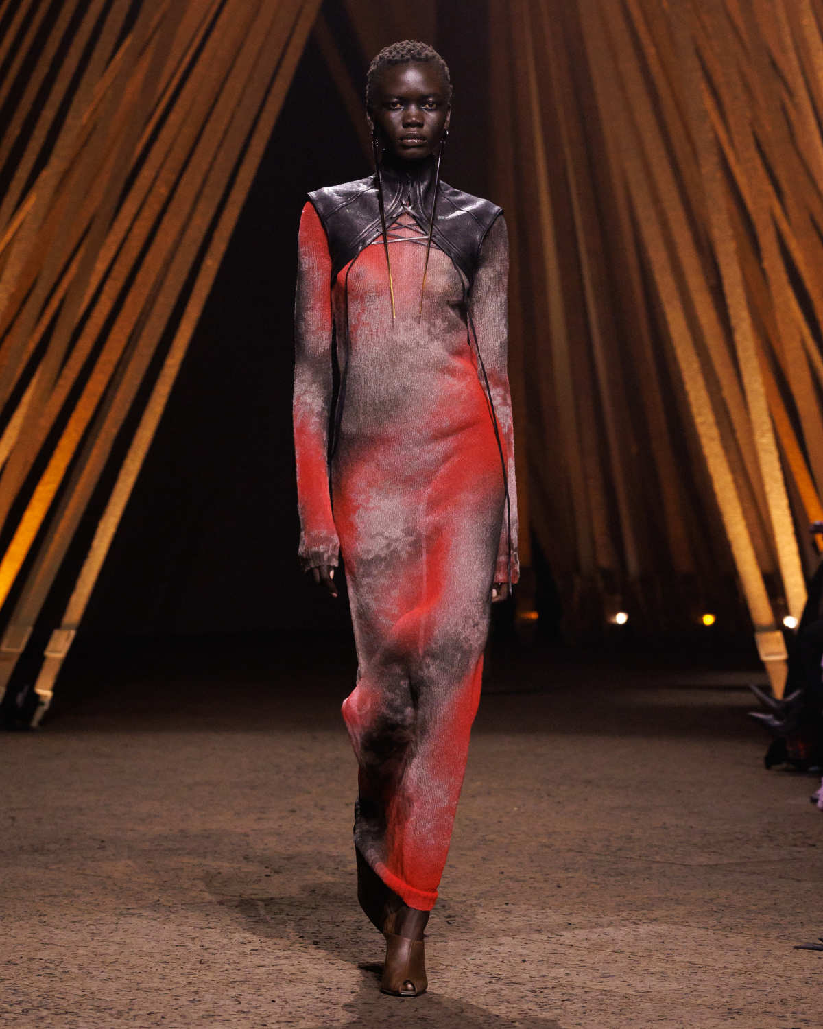 McQueen Spring Summer 2026: Primal Elegance And Avant-Garde Tailoring