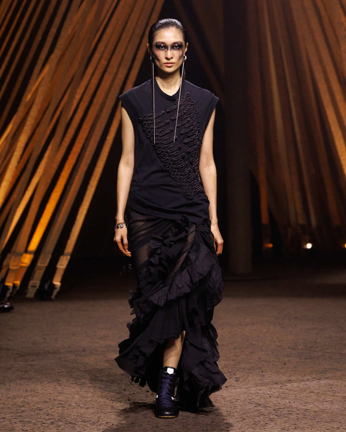 McQueen Spring Summer 2026: Primal Elegance And Avant-Garde Tailoring