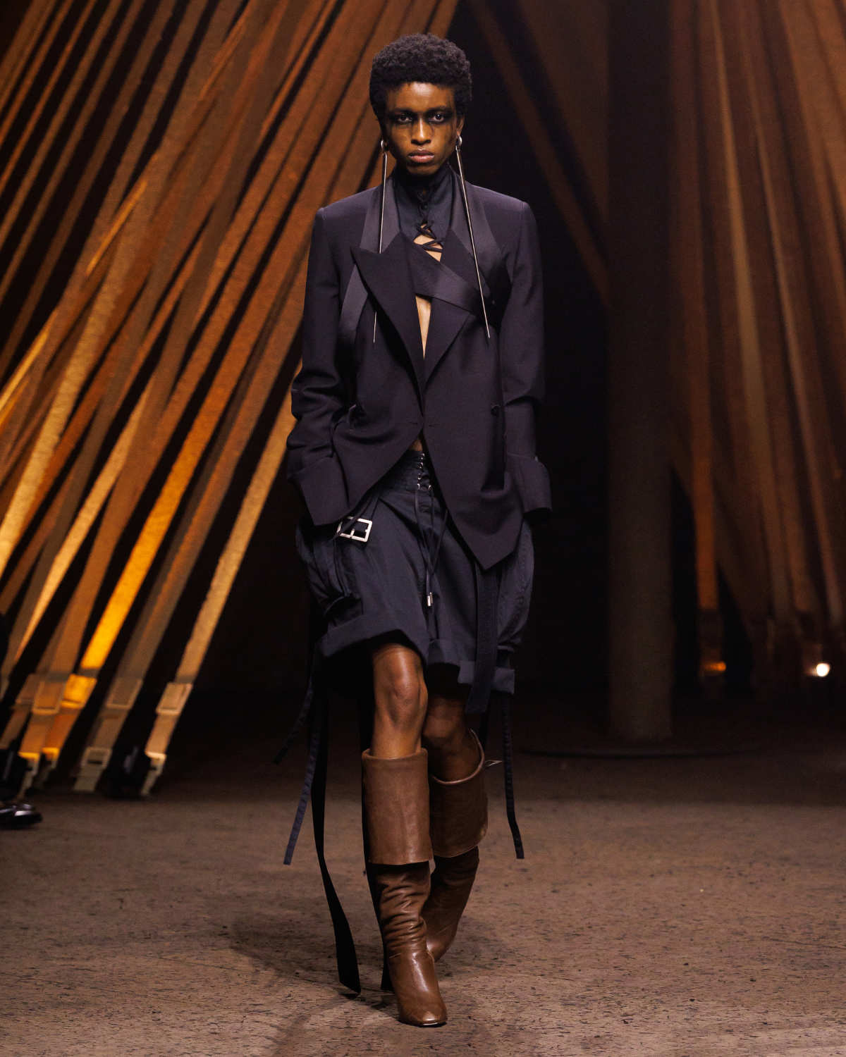 McQueen Spring Summer 2026: Primal Elegance And Avant-Garde Tailoring