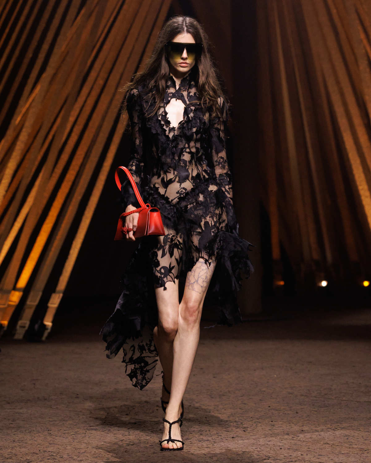 McQueen Spring Summer 2026: Primal Elegance And Avant-Garde Tailoring