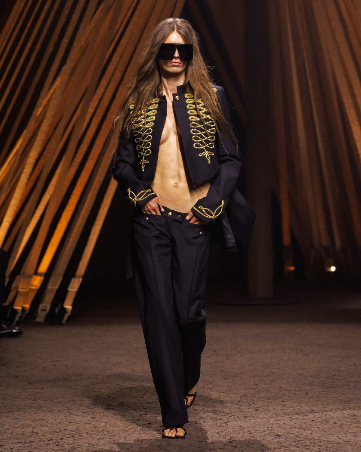 McQueen Spring Summer 2026: Primal Elegance And Avant-Garde Tailoring
