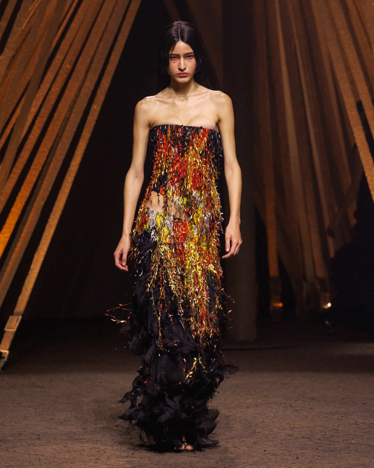 McQueen Spring Summer 2026: Primal Elegance And Avant-Garde Tailoring
