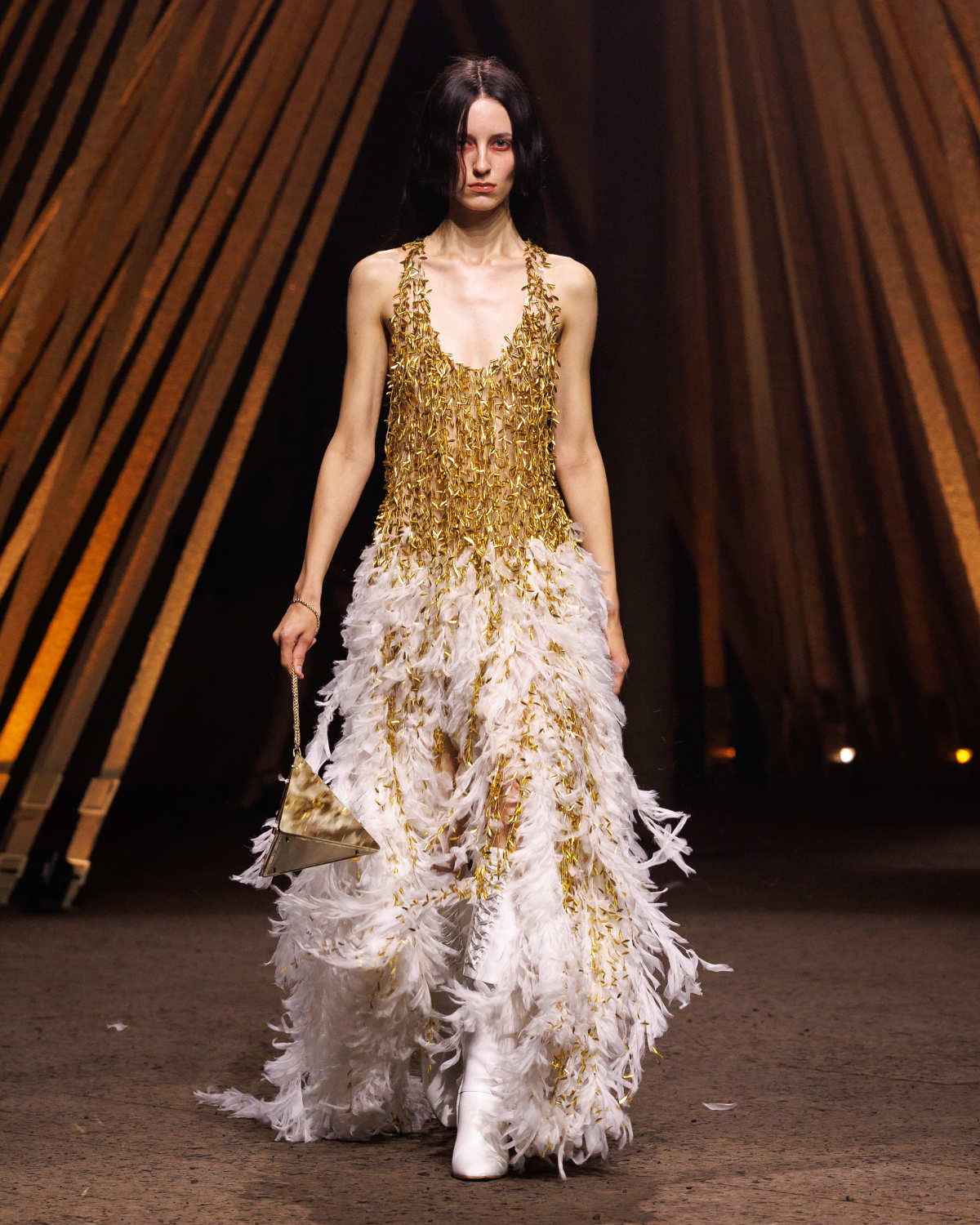 McQueen Spring Summer 2026: Primal Elegance And Avant-Garde Tailoring
