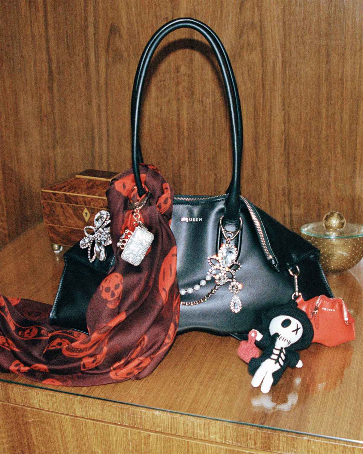 The Manta Bag: Alexander McQueen’s SS26 Reimagining Of An Iconic Silhouette