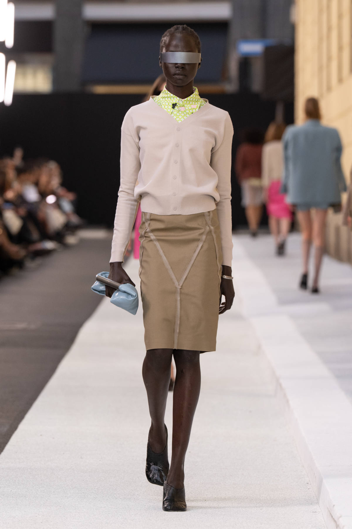MM6 Maison Margiela Spring-Summer 2026: A Street Reimagined As Catwalk