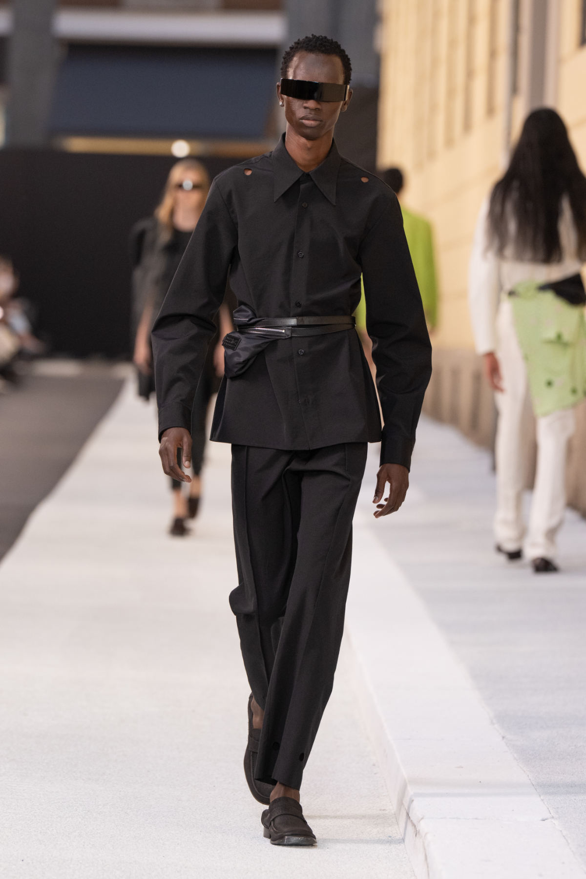 MM6 Maison Margiela Spring-Summer 2026: A Street Reimagined As Catwalk
