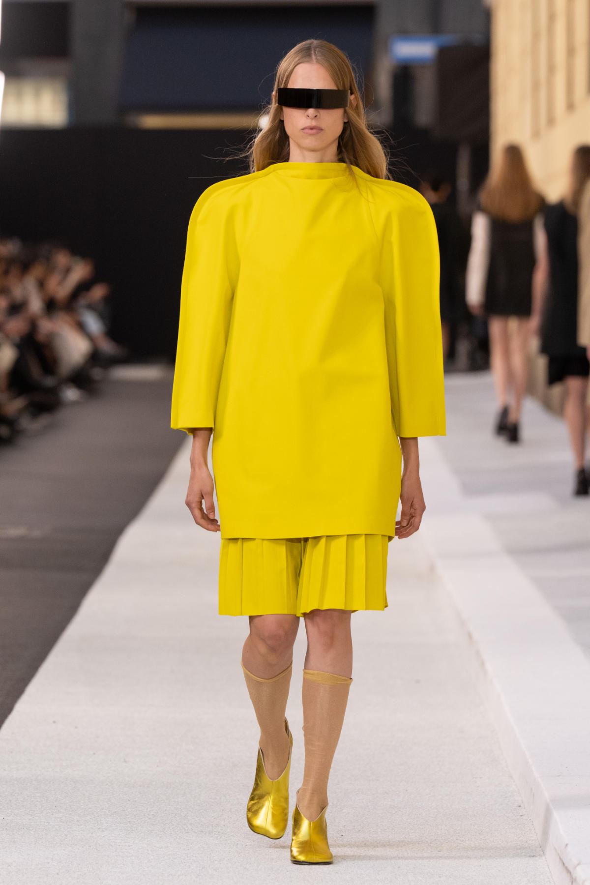 MM6 Maison Margiela Spring-Summer 2026: A Street Reimagined As Catwalk