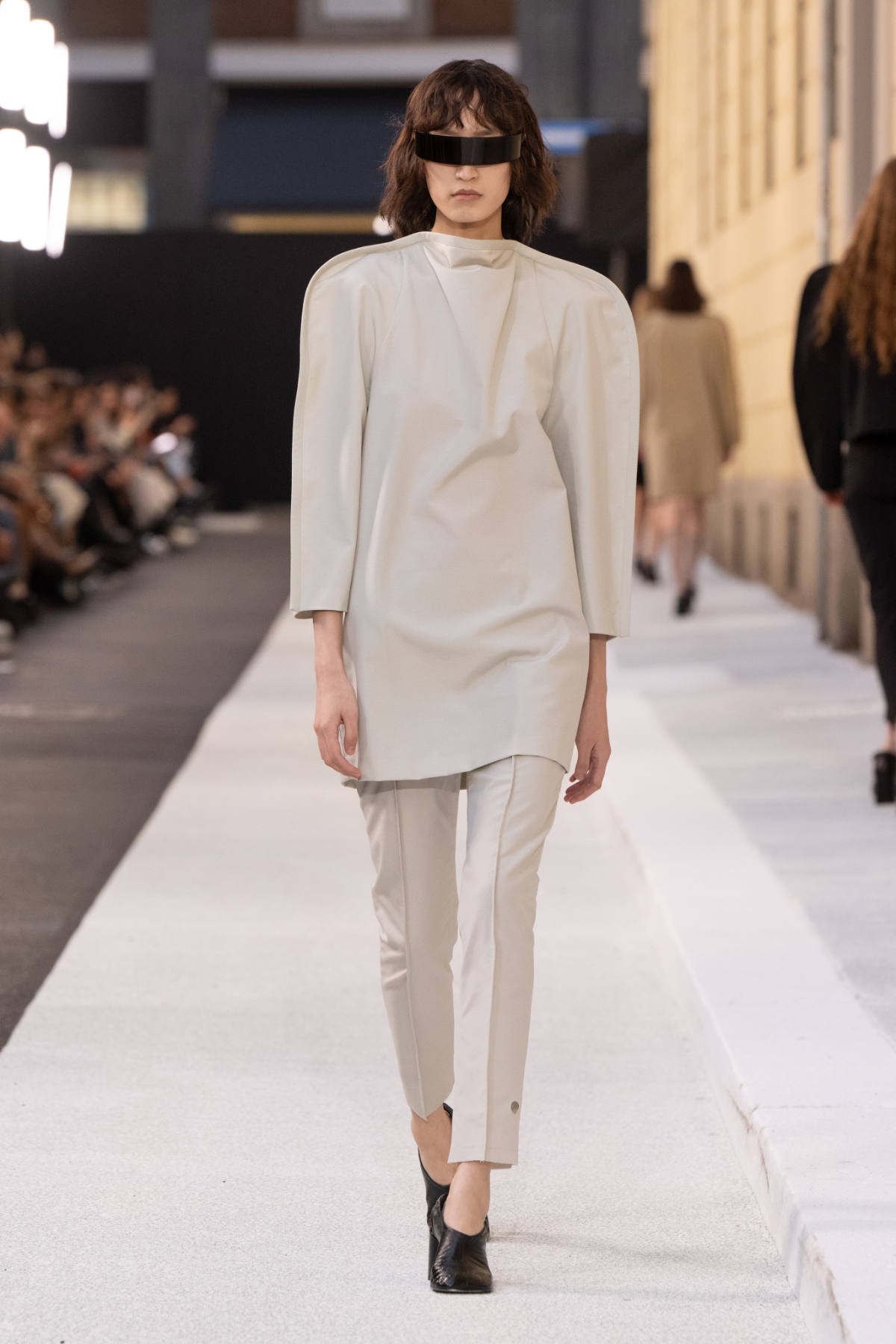 MM6 Maison Margiela Spring-Summer 2026: A Street Reimagined As Catwalk