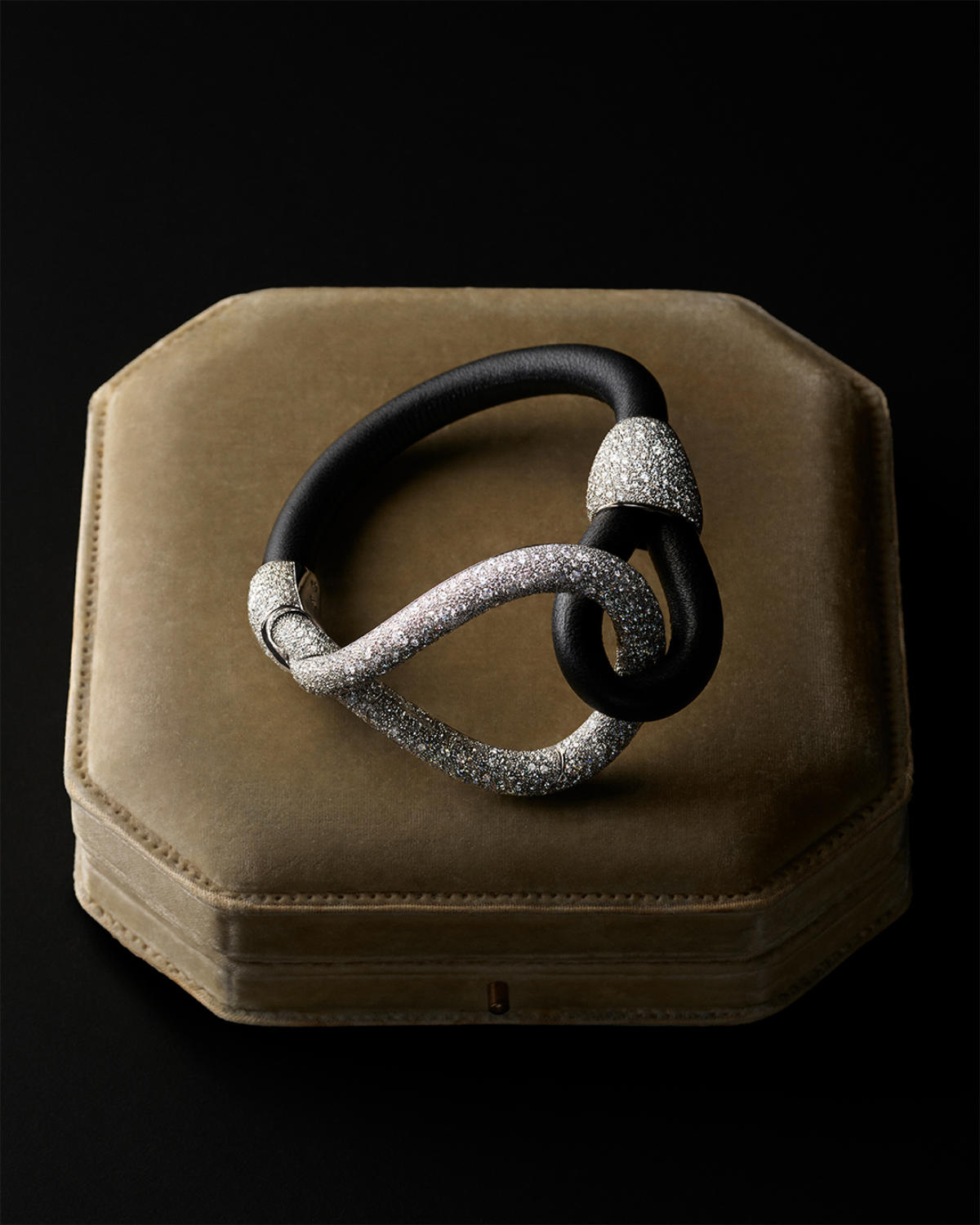 Introducing Monili, A New High Jewelry Collection Co-Created By Gucci And Pomellato