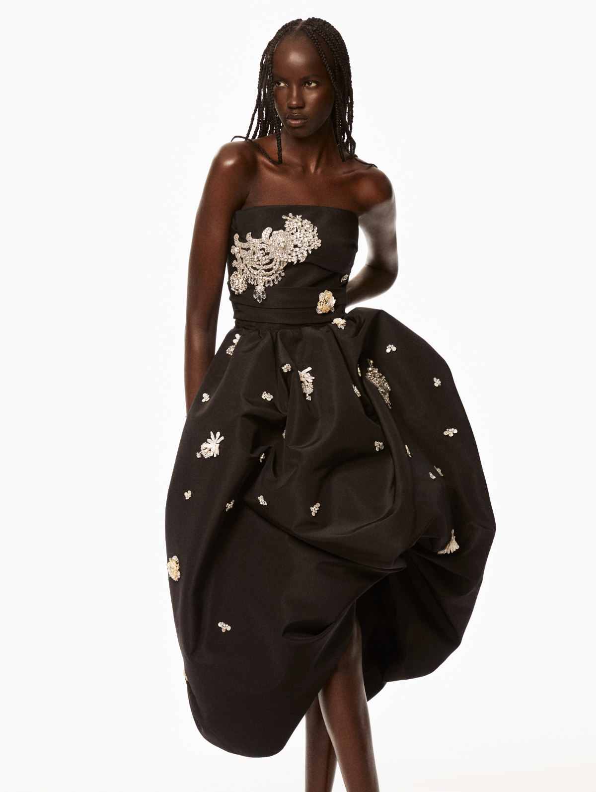 Oscar de la Renta Pre-Spring 2026: A Vibrant Garden in Bloom