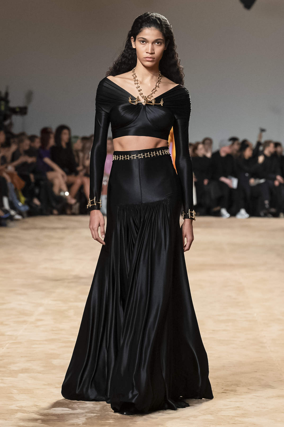 Paco Rabanne Presents Its New Fall-Winter 2023 Collection: Chasing Dreams