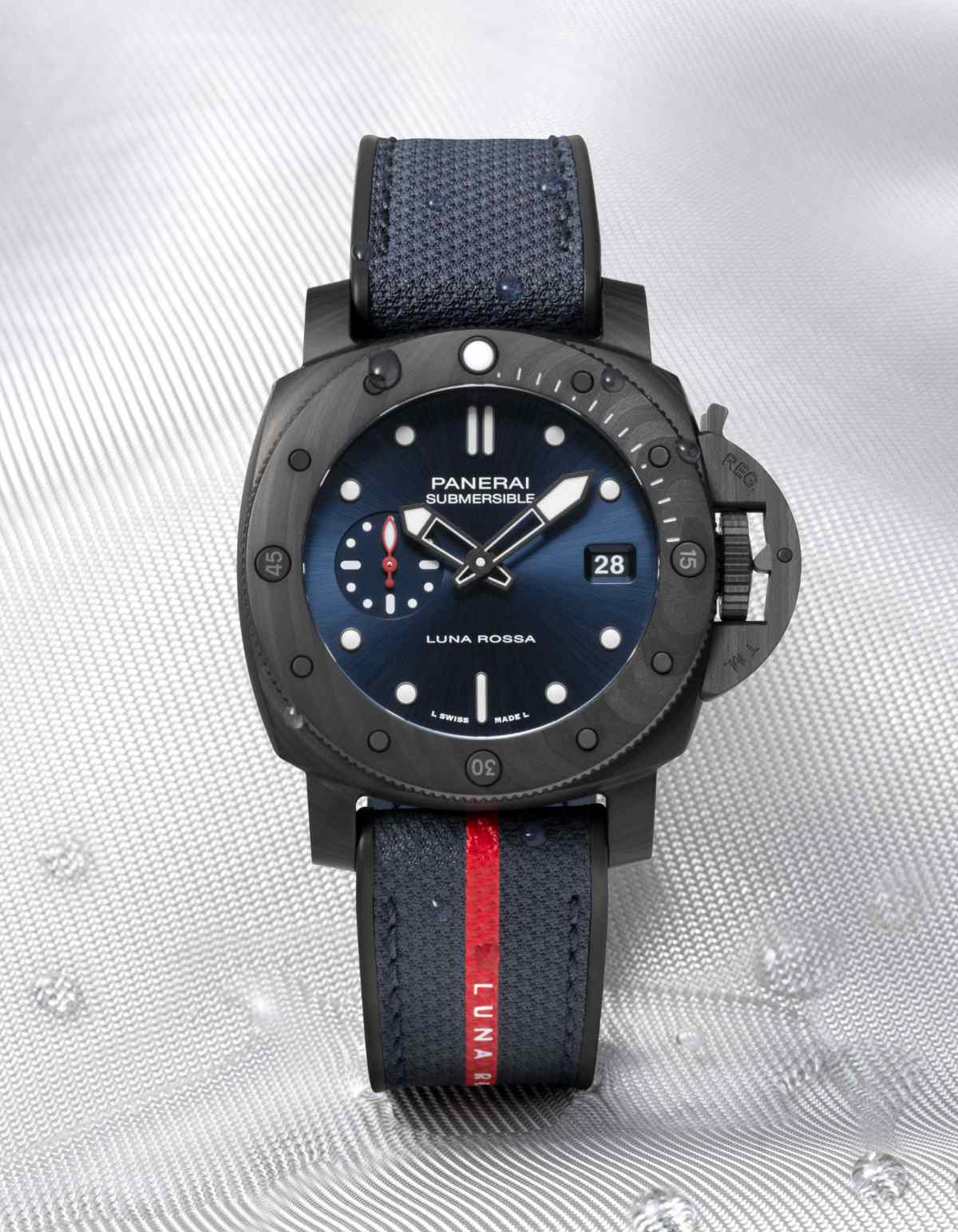 Panerai Unveils The New Submersible Luna Rossa Carbotech™ PAM01563