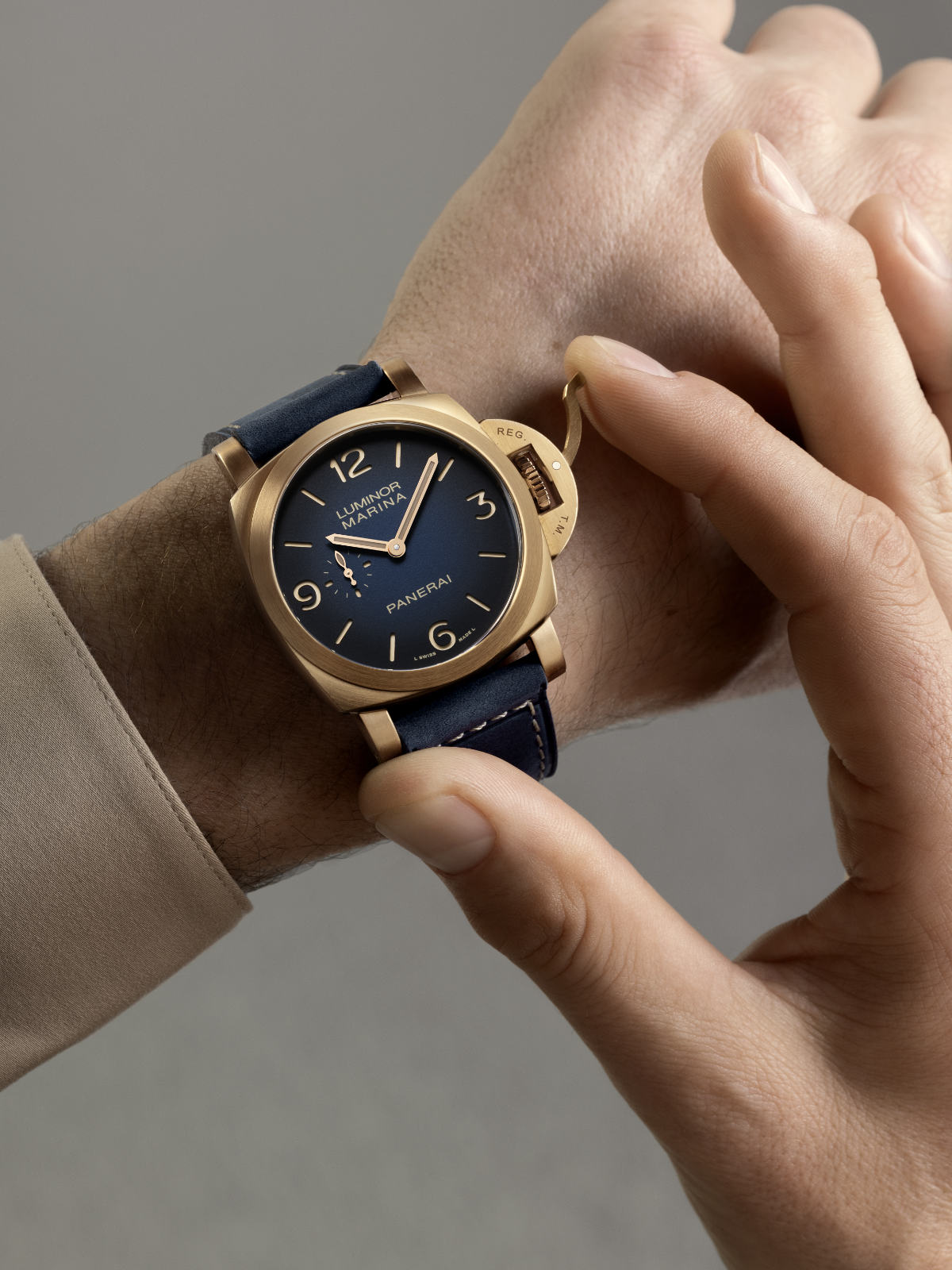 Panerai Introduces Bronze To Its Iconic Luminor Marina With PAM01678