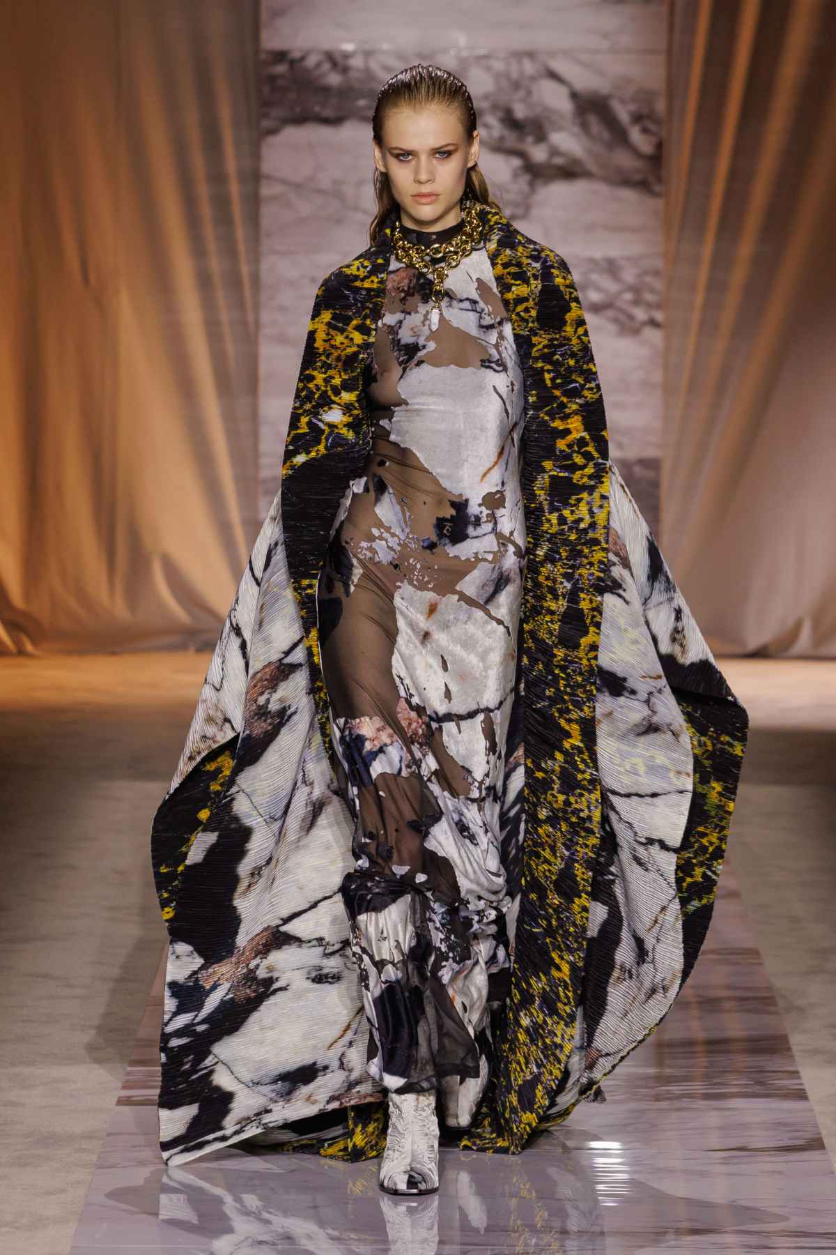 Roberto Cavalli Presents Its New Fall-Winter 2024/25 Women's Collection: Marbleous