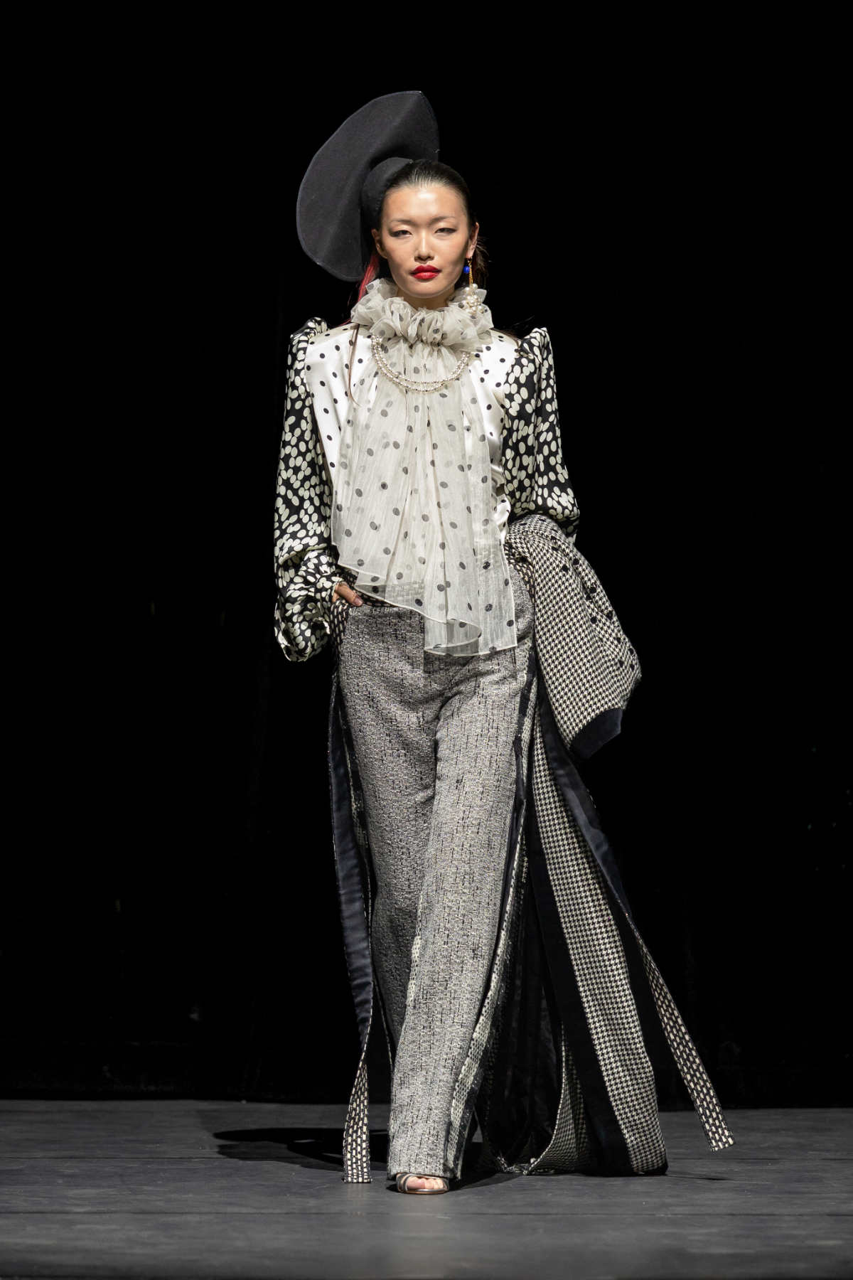 Ronald Van Der Kemp Presents His New Haute Couture Fall Winter 2025 Collection: Wardrobe 22