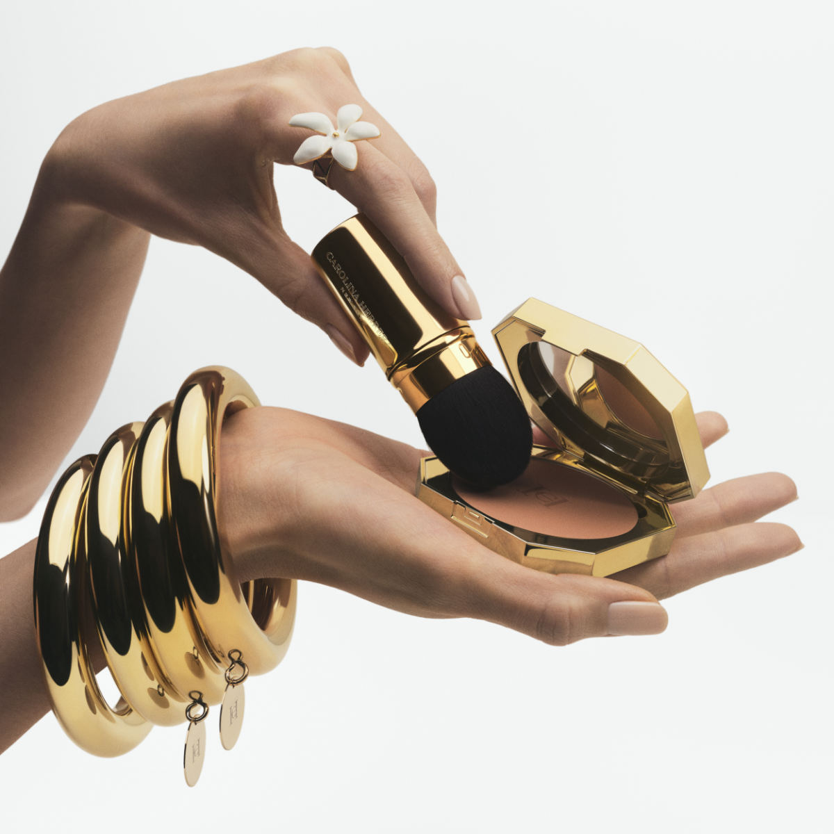 Carolina Herrera Beauty Introduces Its New Bronzing Powder