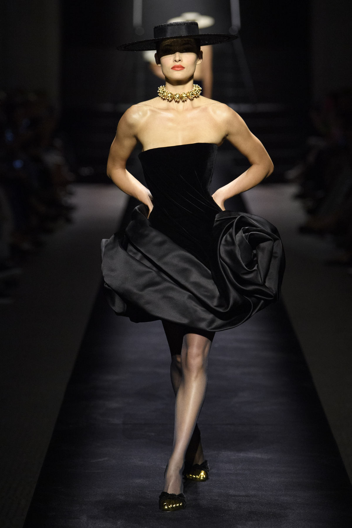 Zoe Saldana In Schiaparelli Haute Couture To The 