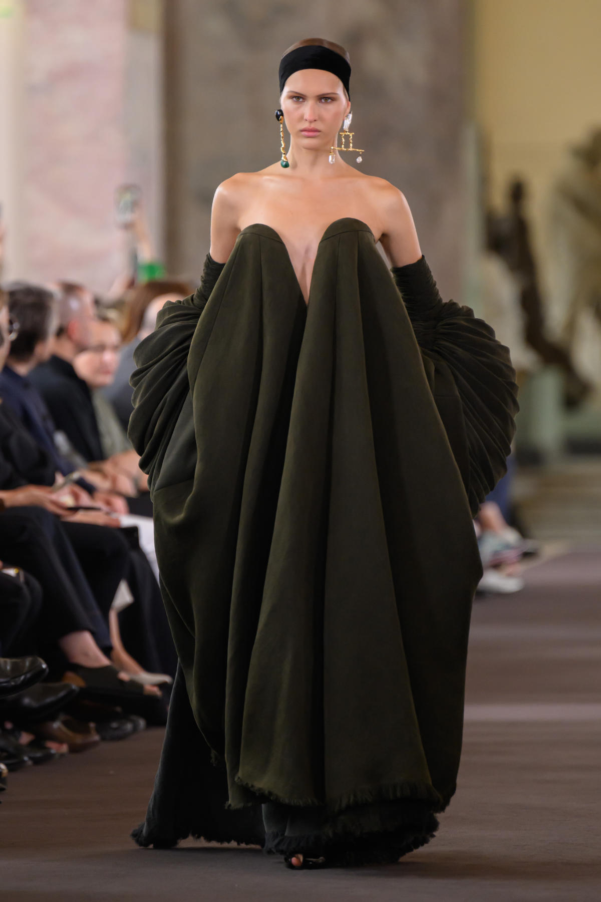 Schiaparelli Schiaparelli Presents Its New Haute Couture Fall / Winter