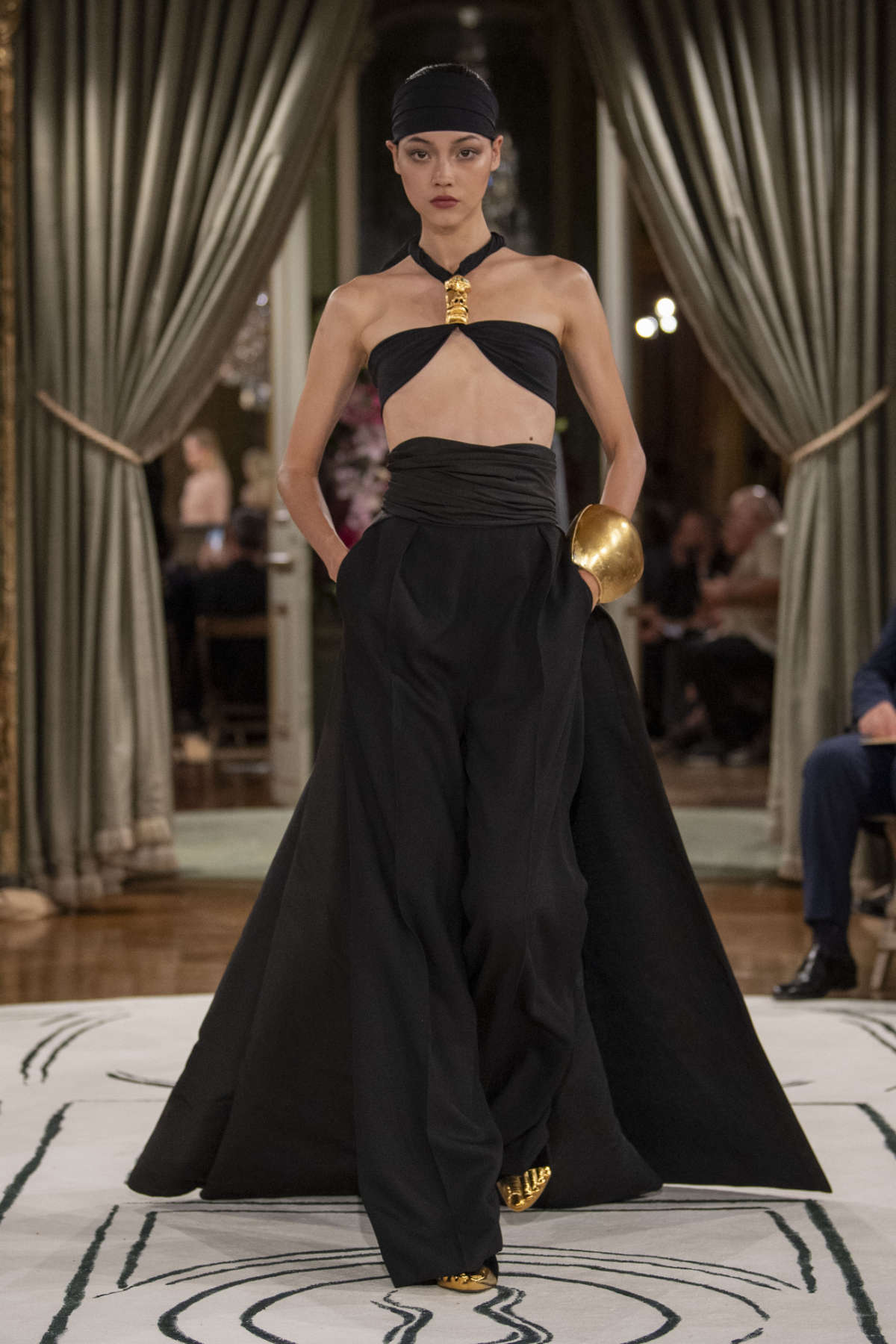 Schiaparelli Presents Its New Spring Summer 2024 Collection: An Everyday Sensation