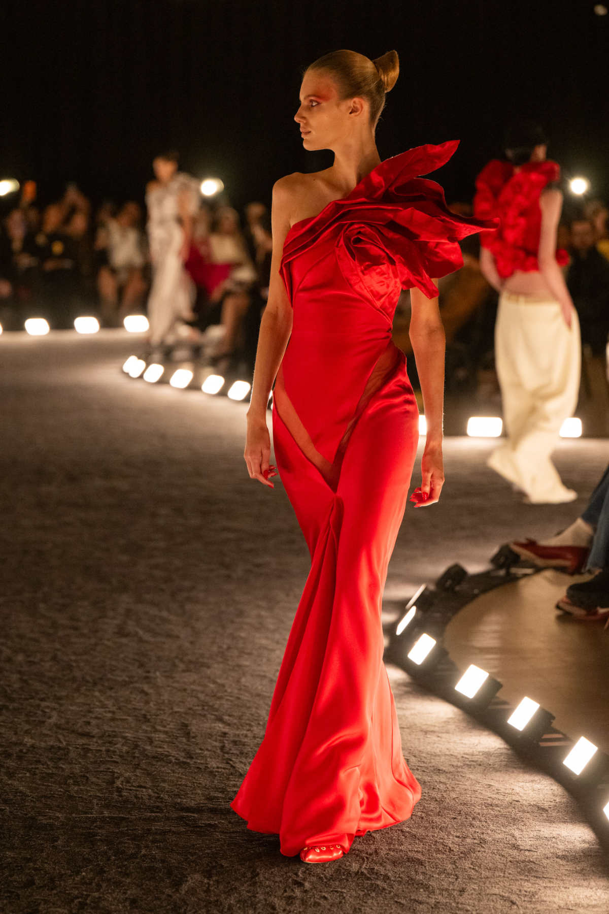 Schiaparelli Presents Spring/Summer 2026 Ready-to-Wear “Dancer In The Dark”