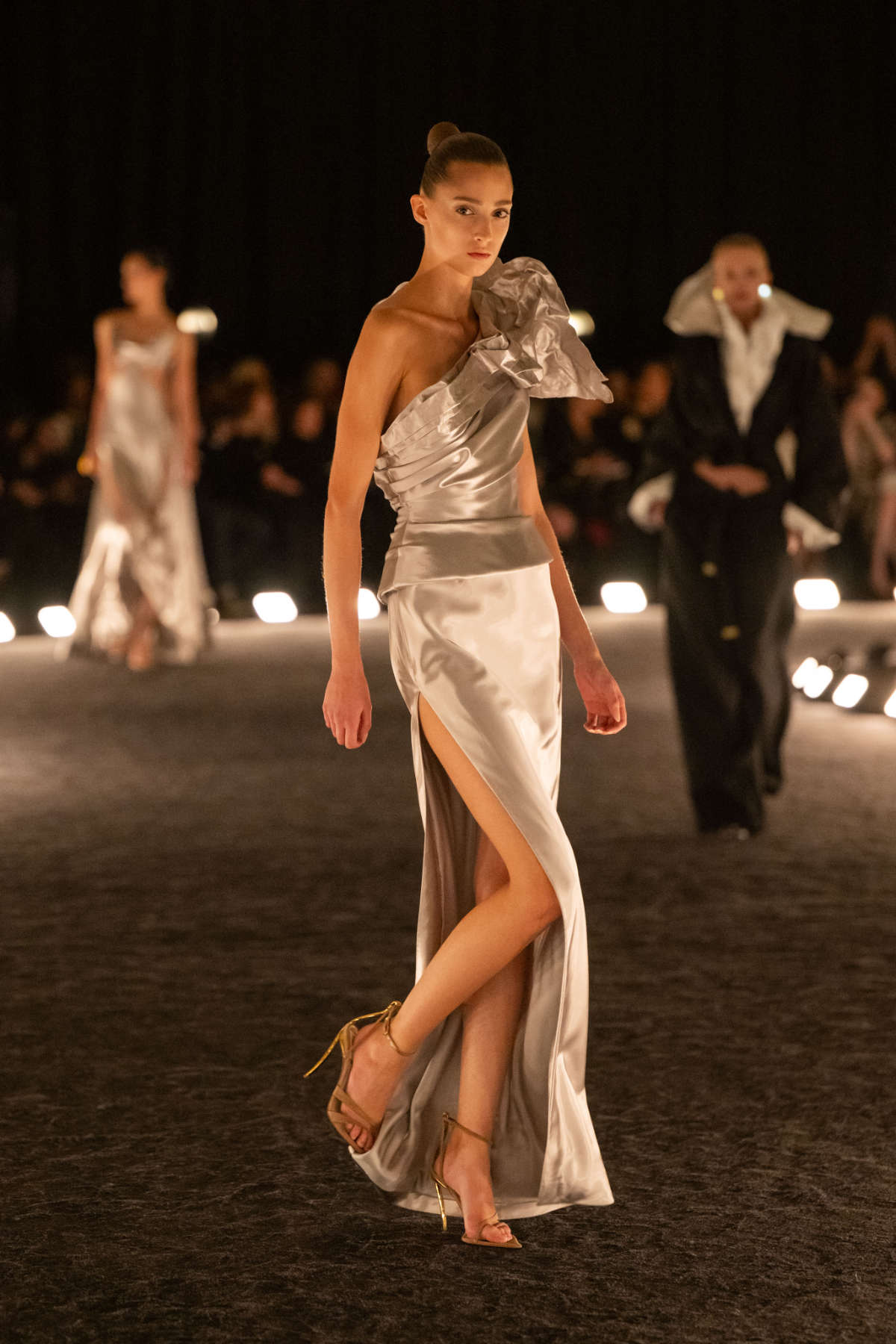 Schiaparelli Presents Spring/Summer 2026 Ready-to-Wear “Dancer In The Dark”