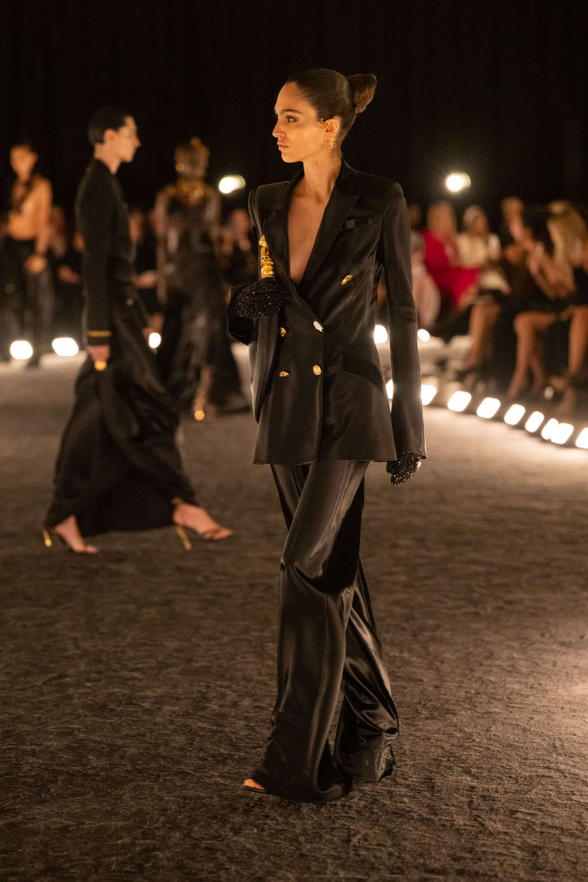 Schiaparelli Presents Spring/Summer 2026 Ready-to-Wear “Dancer In The Dark”