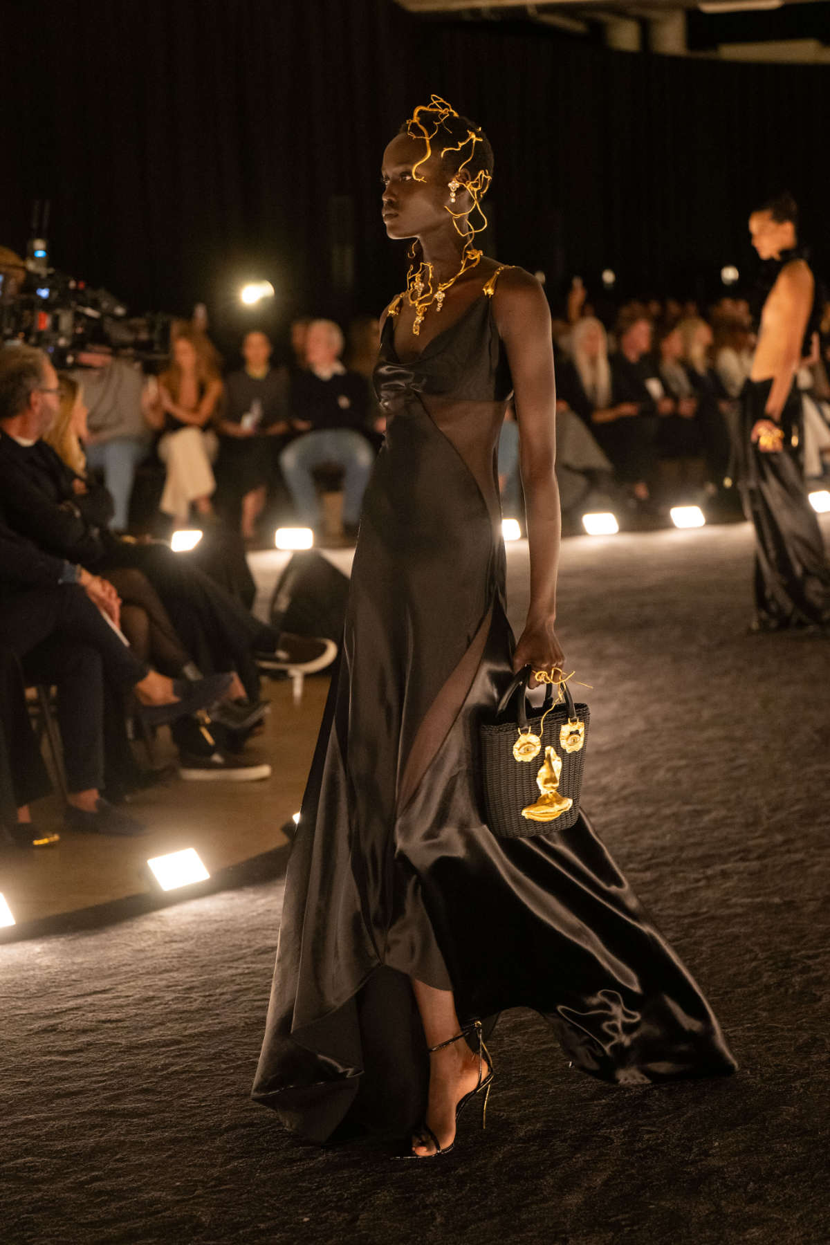 Schiaparelli Presents Spring/Summer 2026 Ready-to-Wear “Dancer In The Dark”