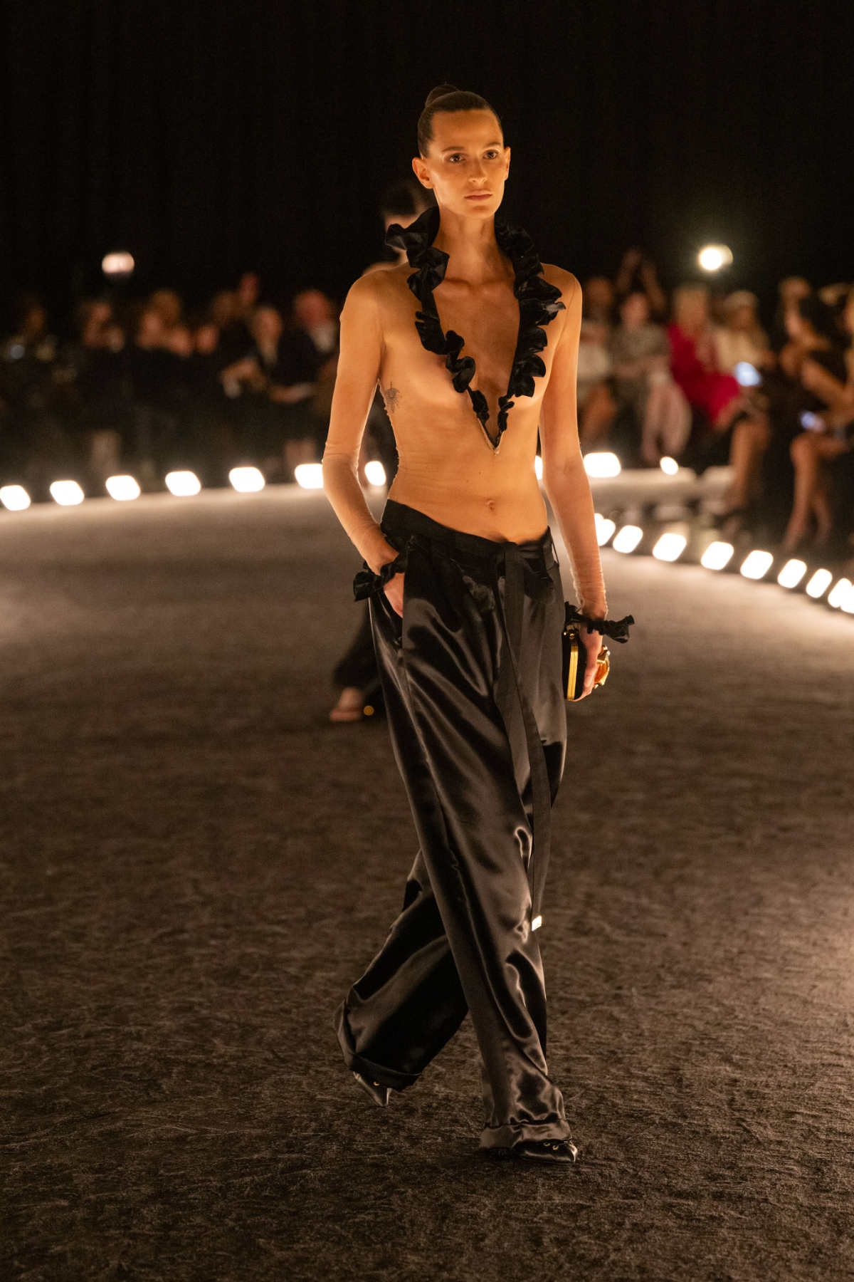 Schiaparelli Presents Spring/Summer 2026 Ready-to-Wear “Dancer In The Dark”