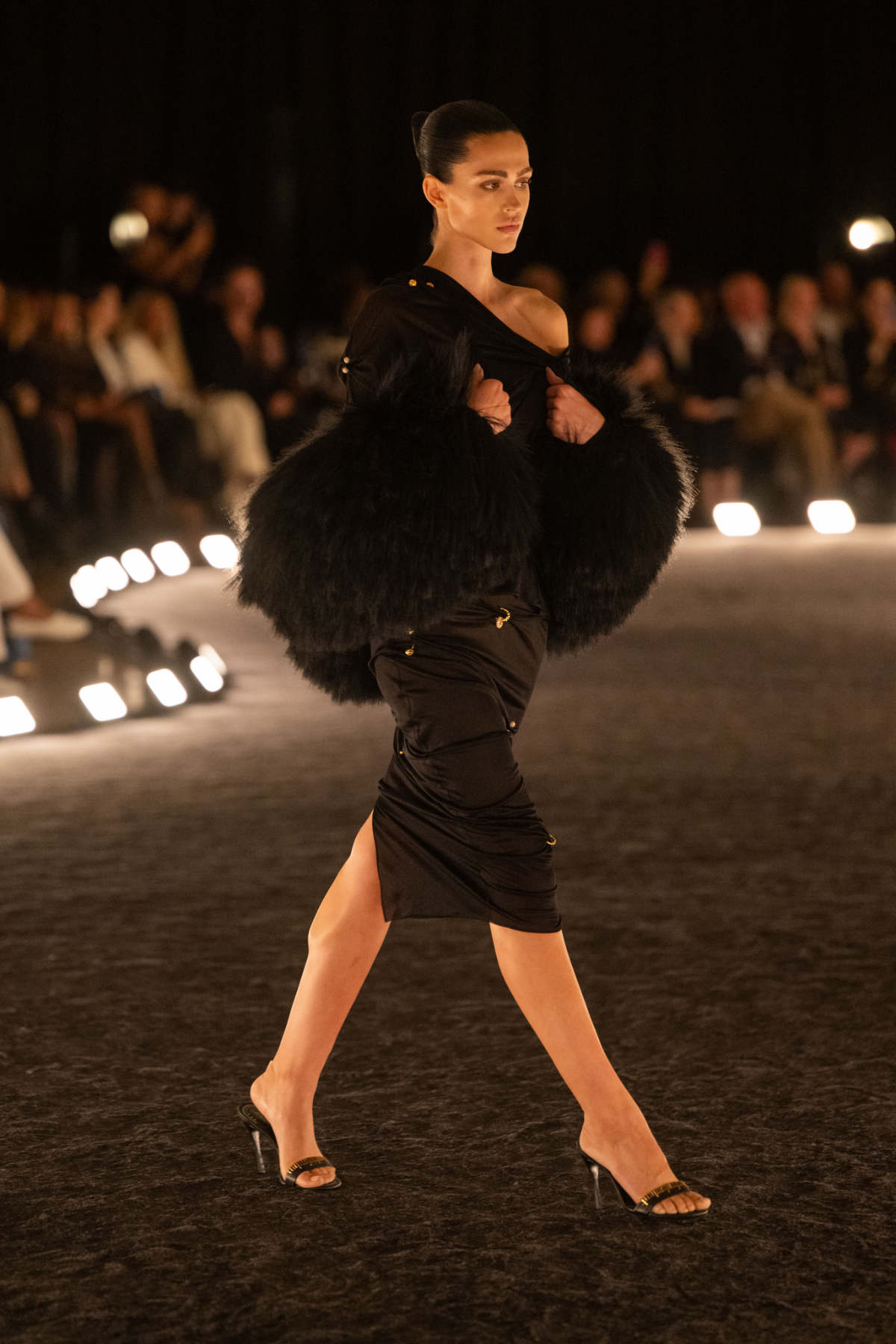 Schiaparelli Presents Spring/Summer 2026 Ready-to-Wear “Dancer In The Dark”