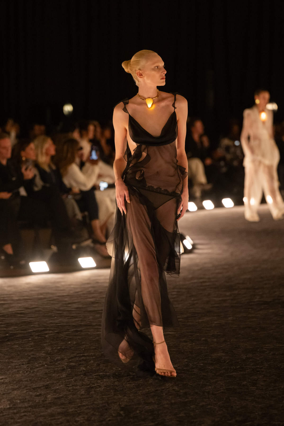Schiaparelli Presents Spring/Summer 2026 Ready-to-Wear “Dancer In The Dark”
