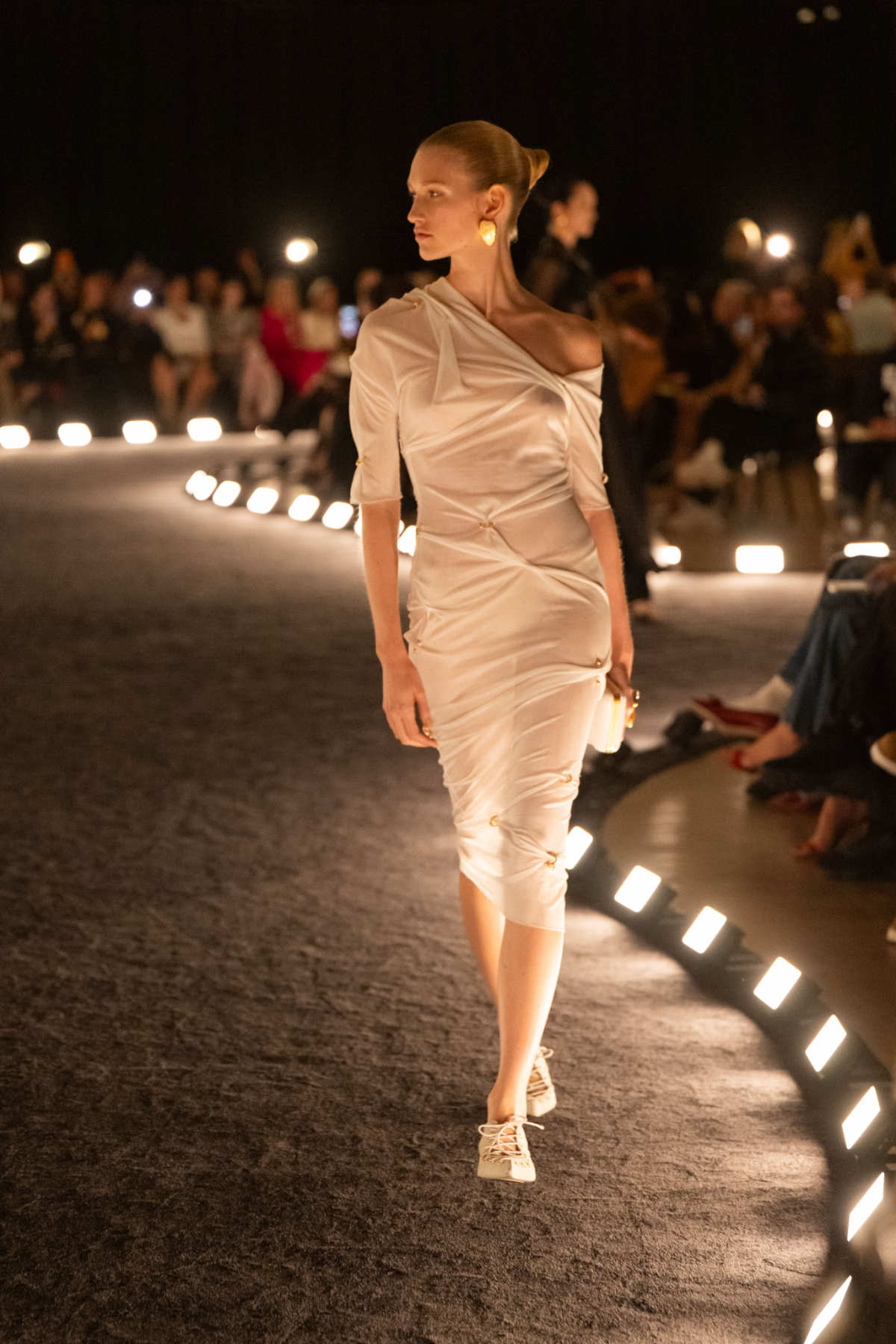 Schiaparelli Presents Spring/Summer 2026 Ready-to-Wear “Dancer In The Dark”