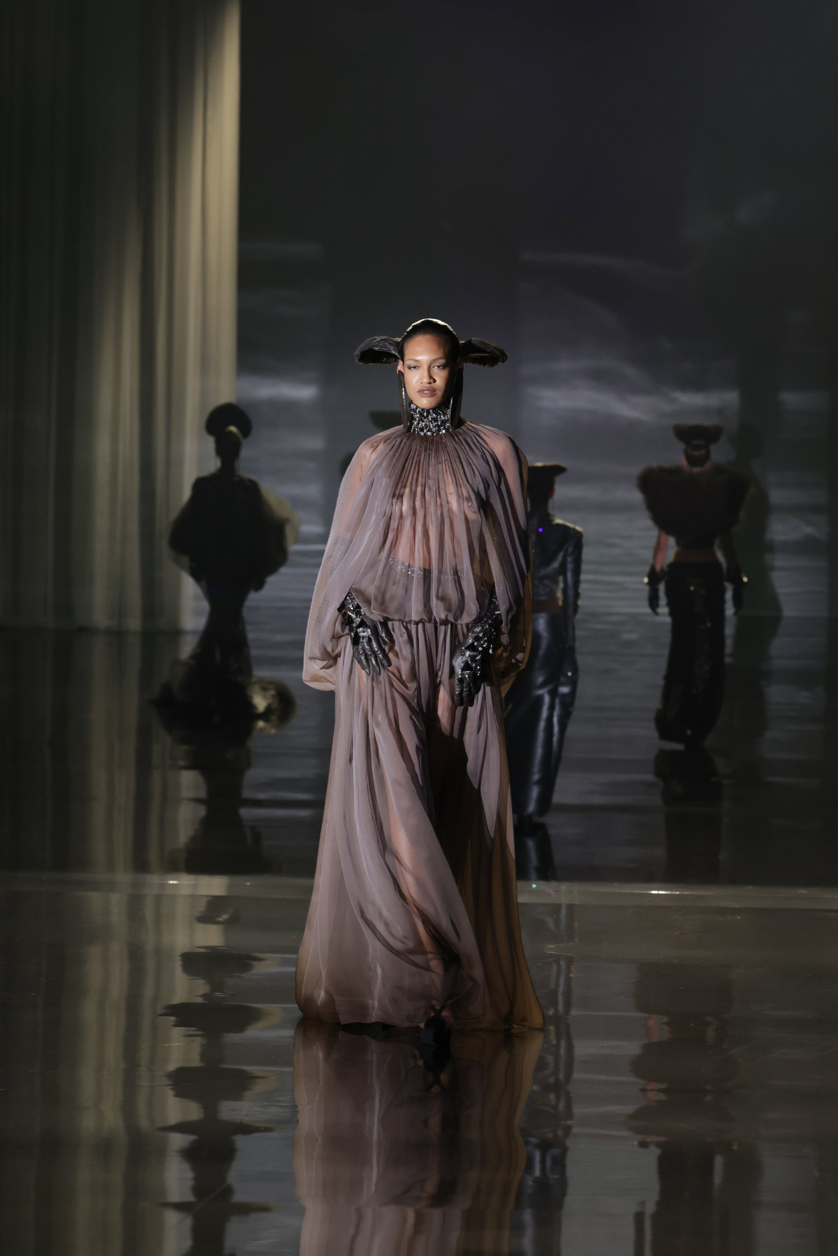 Stéphane Rolland Presents His New Spring-Summer 2025 Haute Couture Collection: Origins