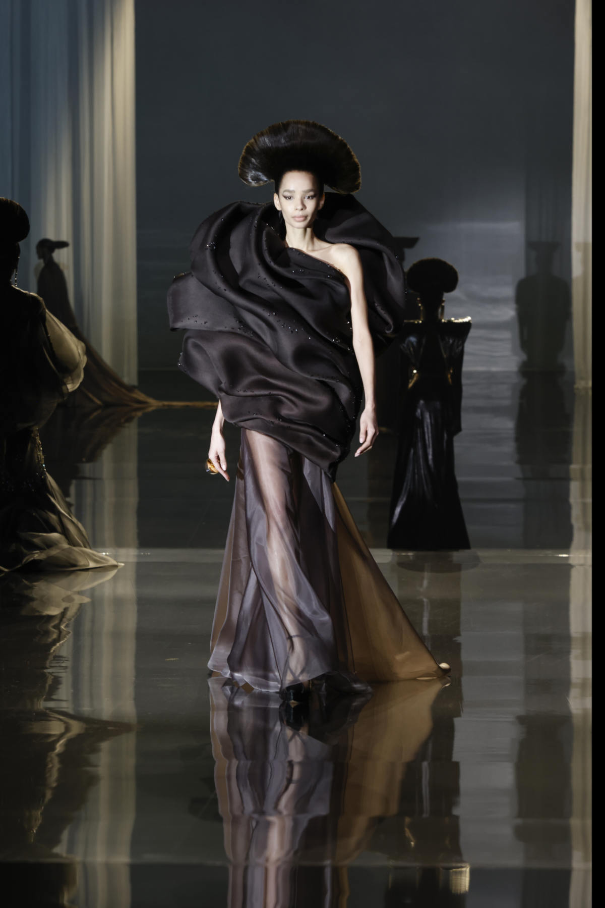 Stéphane Rolland Presents His New Spring-Summer 2025 Haute Couture Collection: Origins