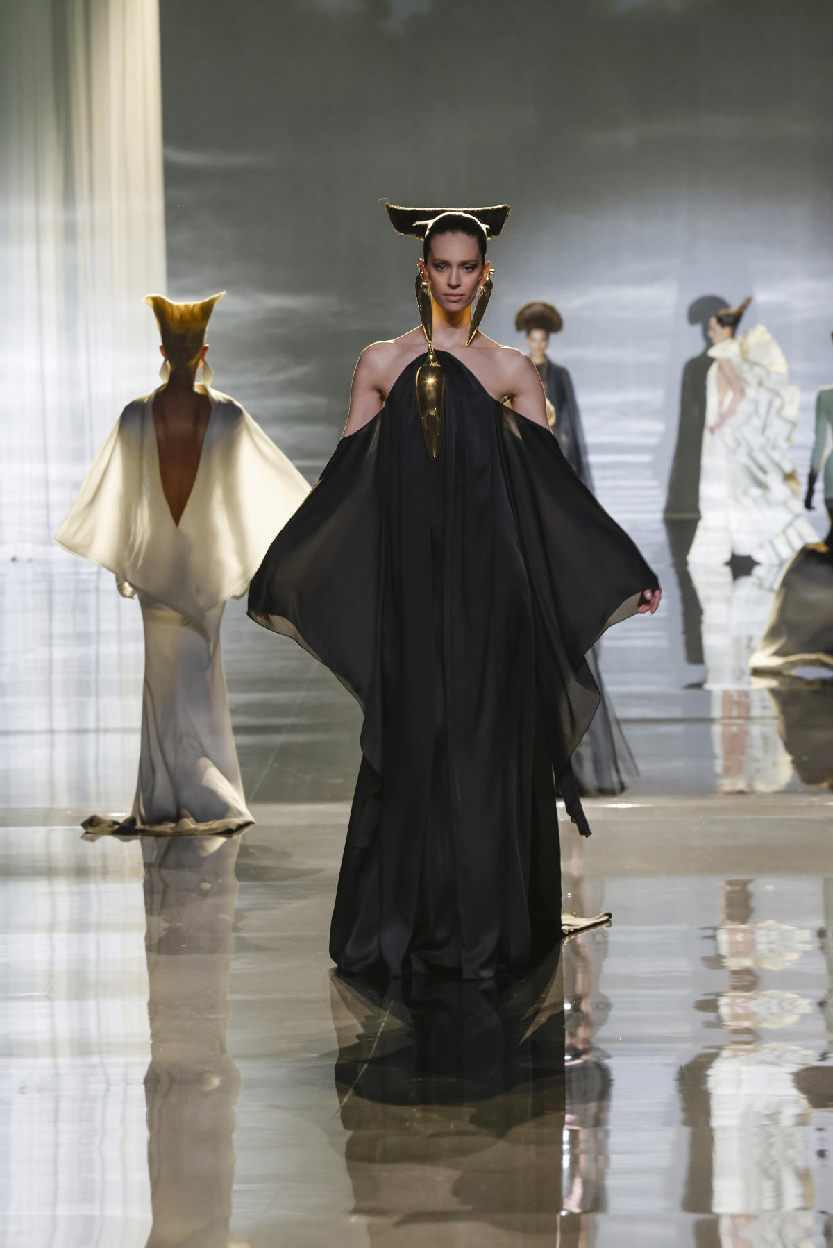 Stéphane Rolland Presents His New Spring-Summer 2025 Haute Couture Collection: Origins