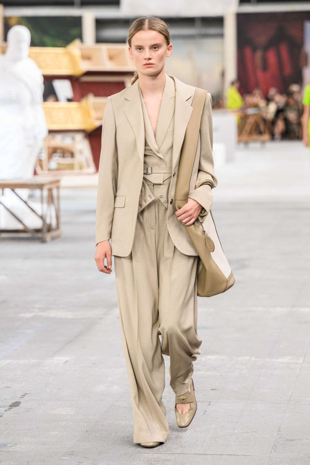 Tod's Presents Its New Women's Spring-Summer 2024 Collection: Fabrica