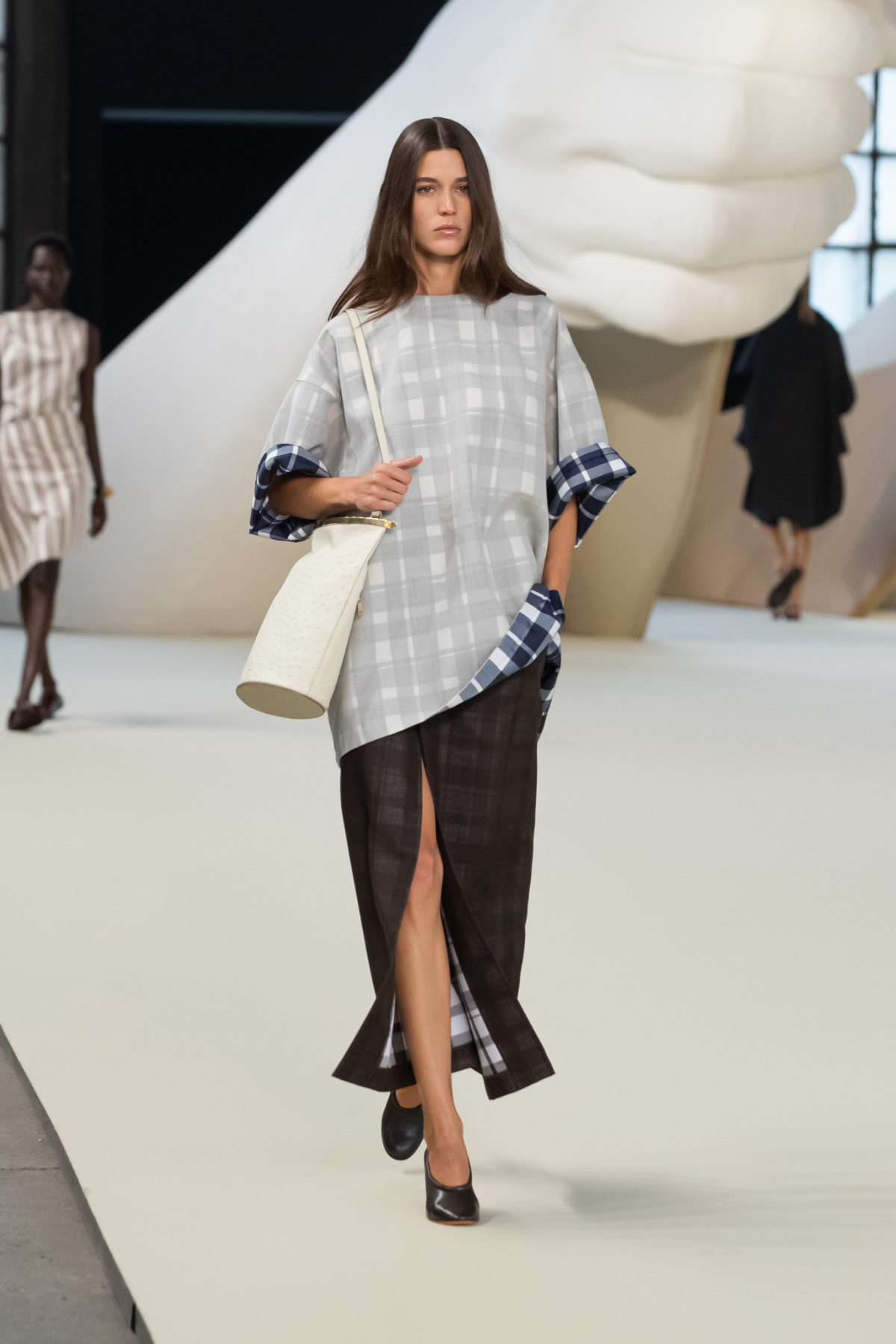 Tod's Presents Its New Women’s Spring-Summer 2025 Collection: Artisanal Intelligence