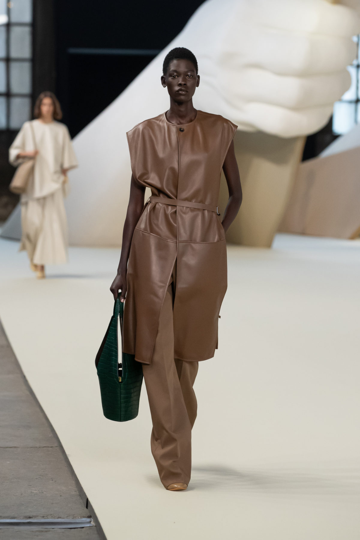 Tod's Presents Its New Women’s Spring-Summer 2025 Collection: Artisanal Intelligence