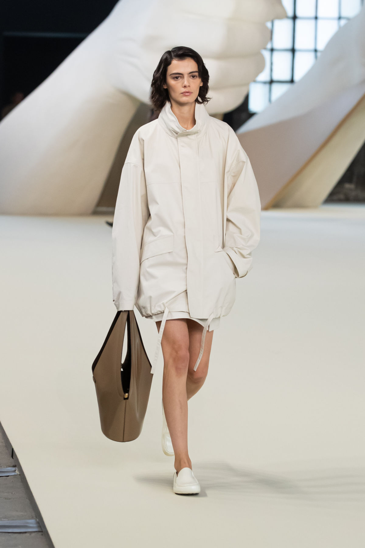 Tod's Presents Its New Women’s Spring-Summer 2025 Collection: Artisanal Intelligence