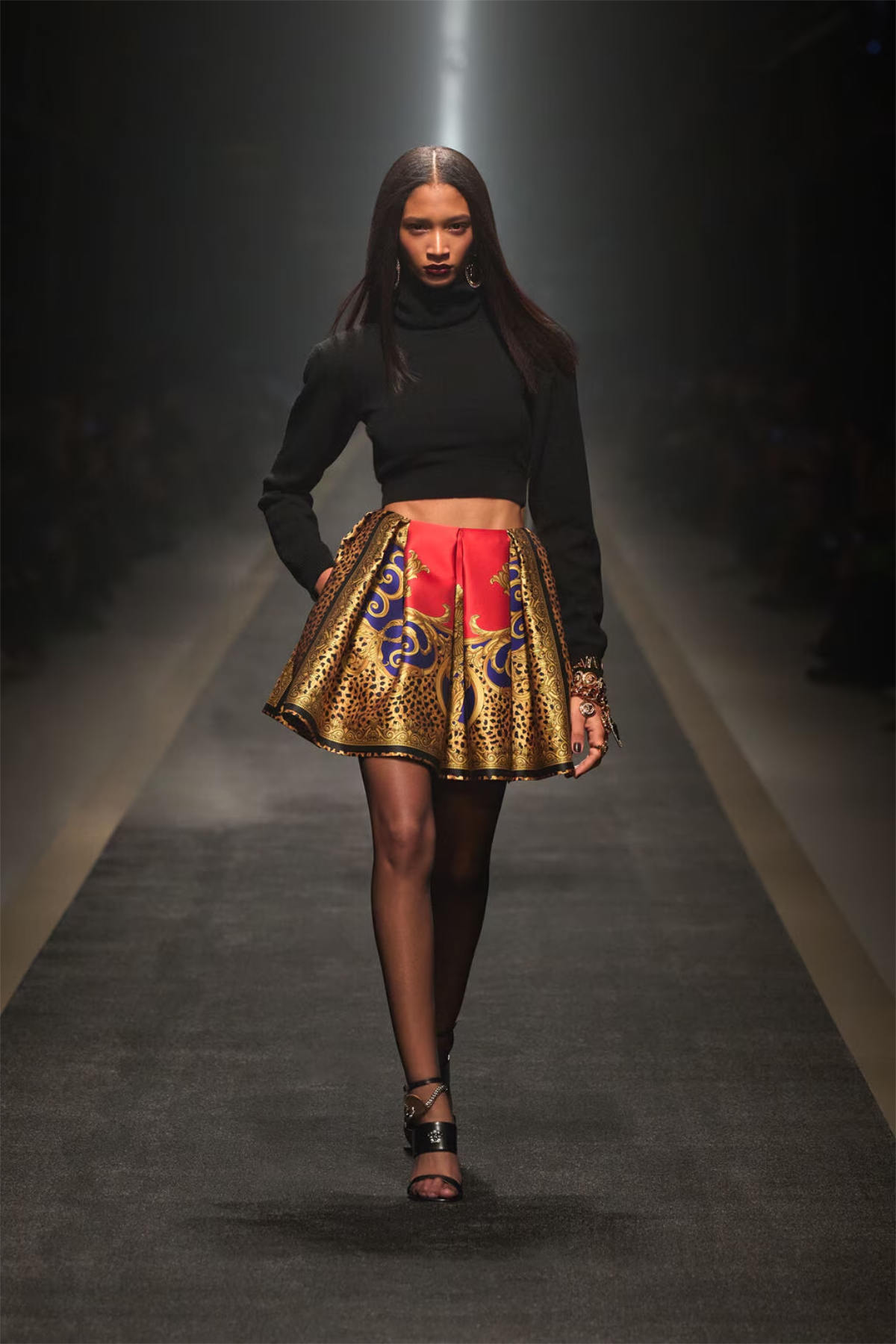 Versace Fall–Winter 2025: Where Power Meets Couture