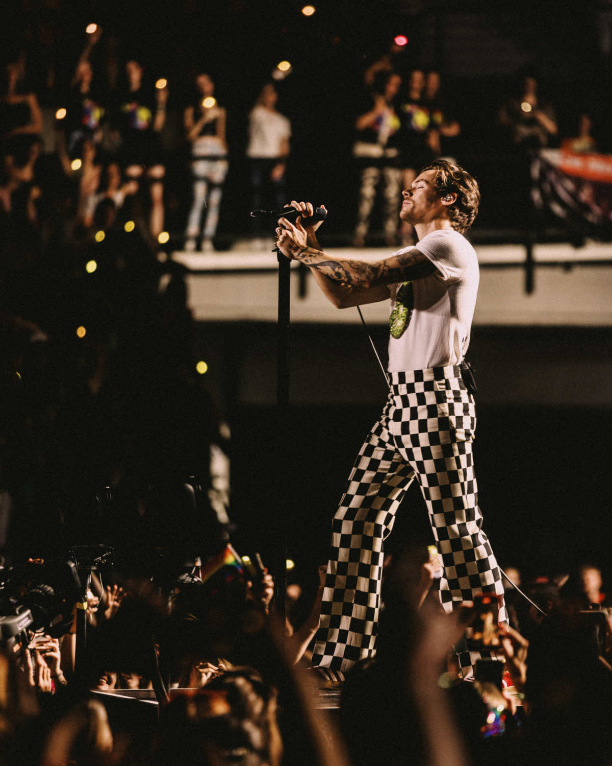 Harry Styles Wearing Gucci To Perform On Stage During The ‘Love On Tour’ Tour