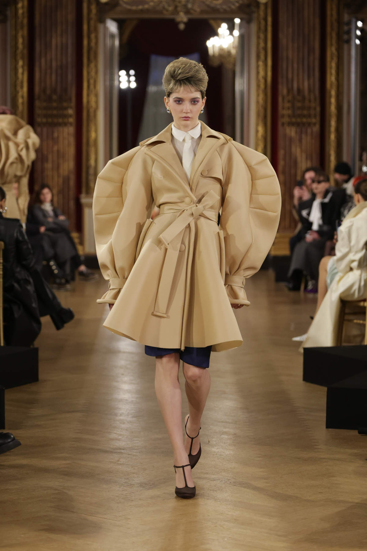 Viktor&Rolf Present Their New Haute Couture Spring/Summer 2025 Collection: Couture Prompt