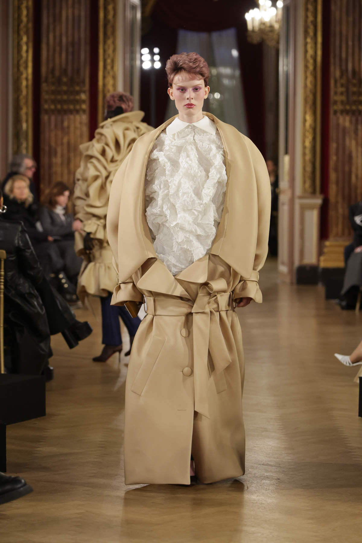 Viktor&Rolf Present Their New Haute Couture Spring/Summer 2025 Collection: Couture Prompt