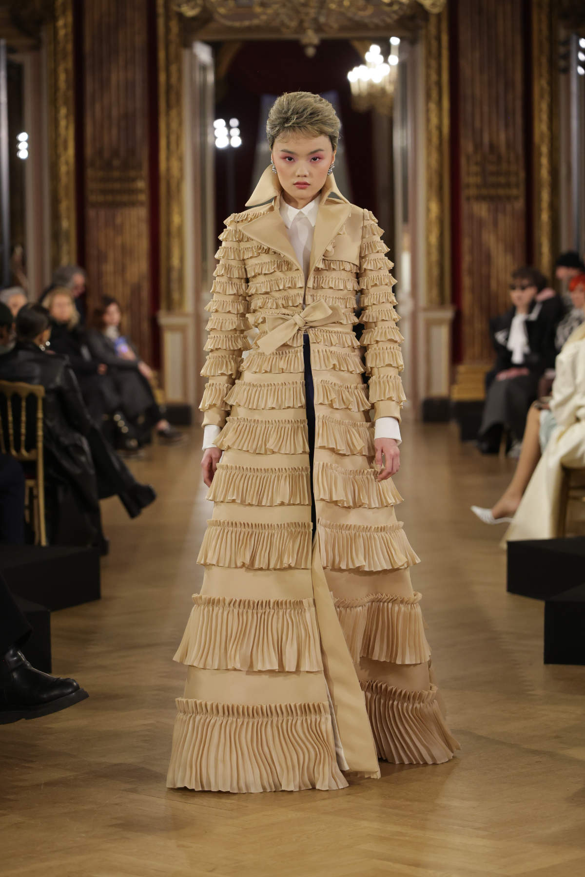 Viktor&Rolf Present Their New Haute Couture Spring/Summer 2025 Collection: Couture Prompt