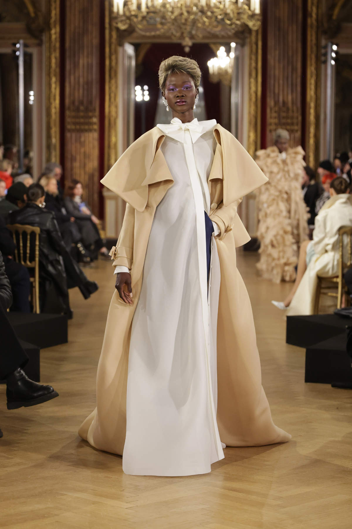 Viktor&Rolf Present Their New Haute Couture Spring/Summer 2025 Collection: Couture Prompt