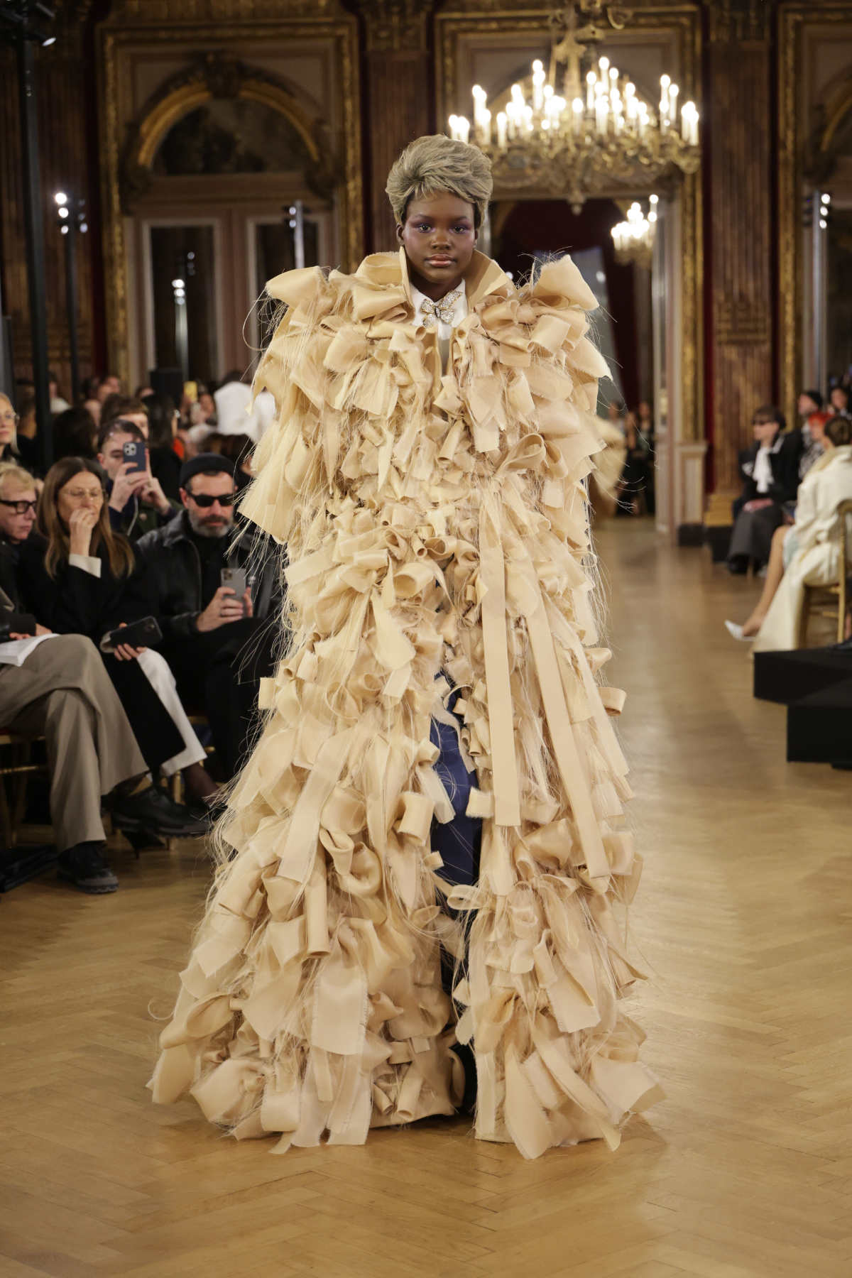 Viktor&Rolf Present Their New Haute Couture Spring/Summer 2025 Collection: Couture Prompt