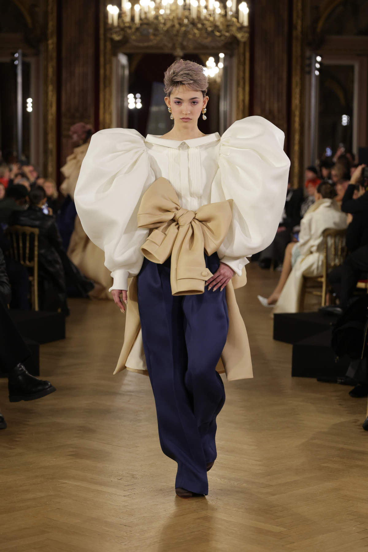 Viktor&Rolf Present Their New Haute Couture Spring/Summer 2025 Collection: Couture Prompt