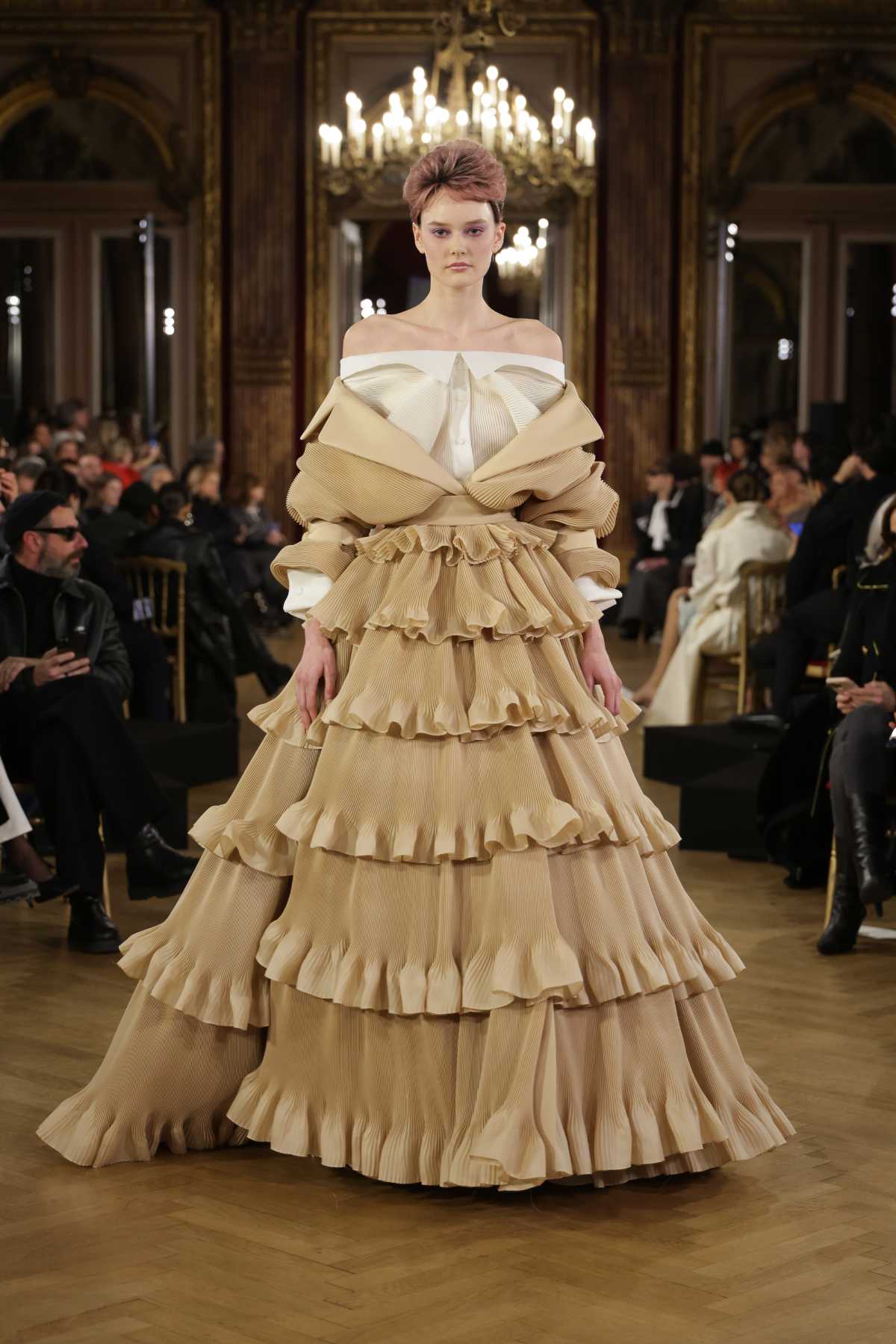 Viktor&Rolf Present Their New Haute Couture Spring/Summer 2025 Collection: Couture Prompt