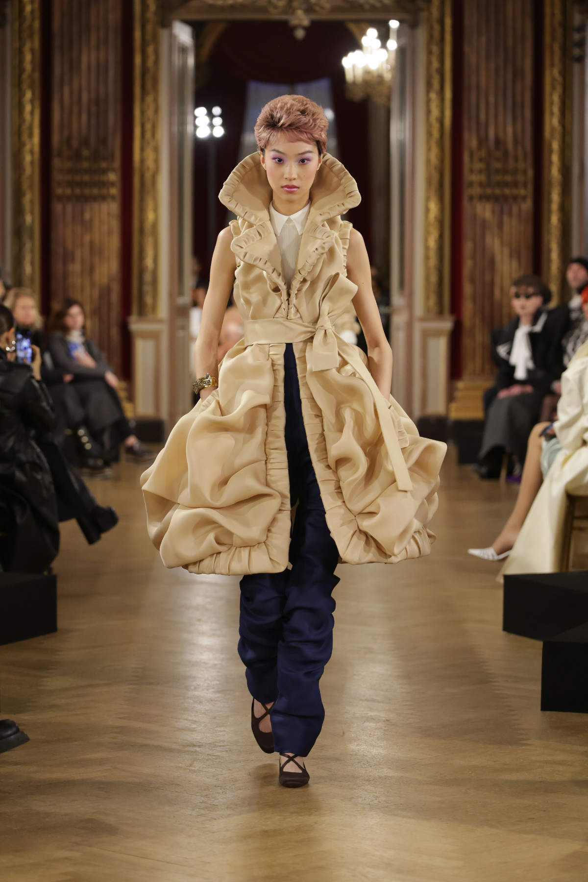 Viktor&Rolf Present Their New Haute Couture Spring/Summer 2025 Collection: Couture Prompt