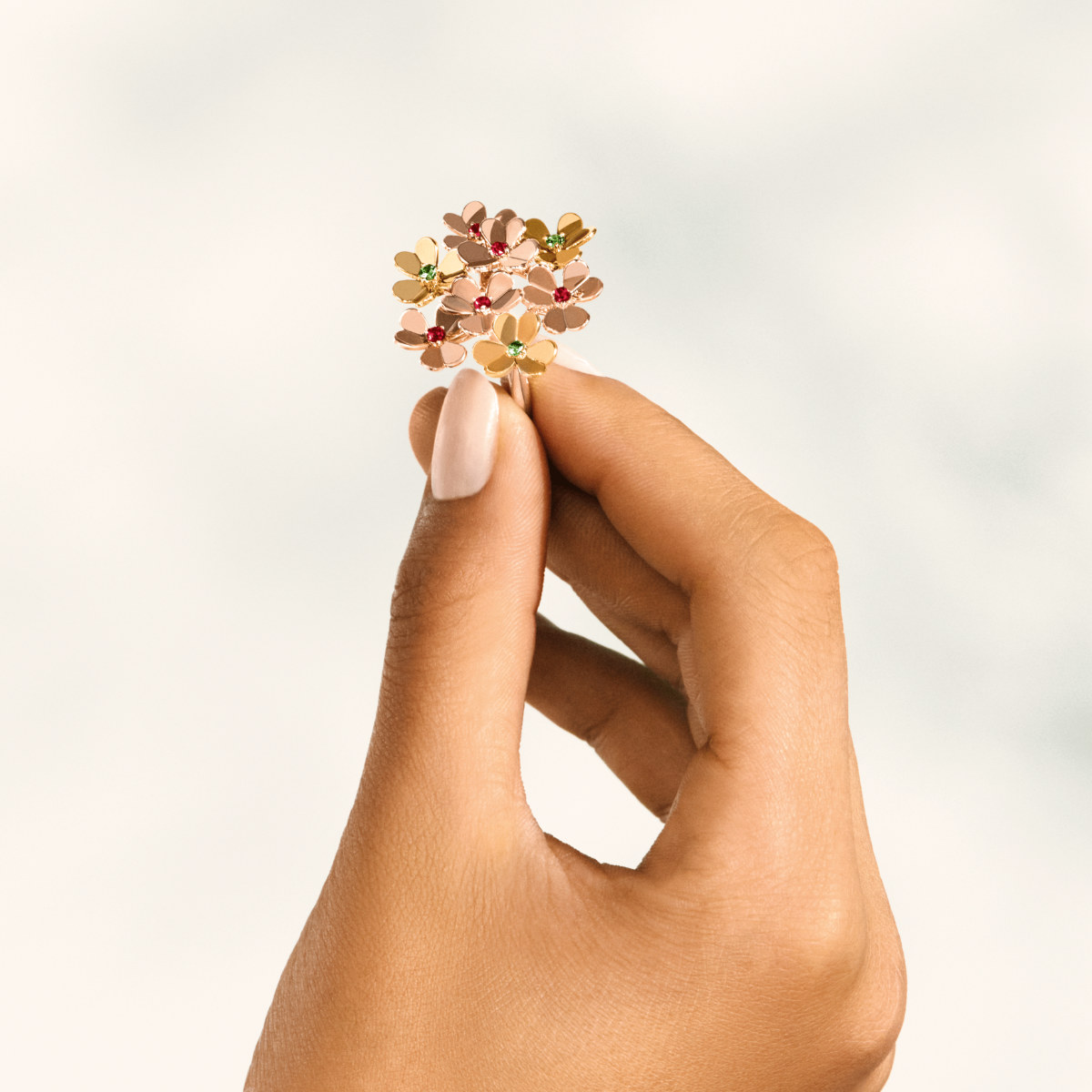 Van Cleef & Arpels Presents Its New Frivole Creations: Shimmering Blossoms